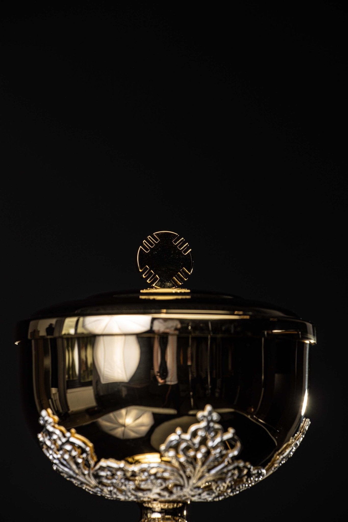 Handcrafted gilded brass ciborium with silver-plated decorations LB/PSZ/001/ZS 22CM - CHASUBLES.COM