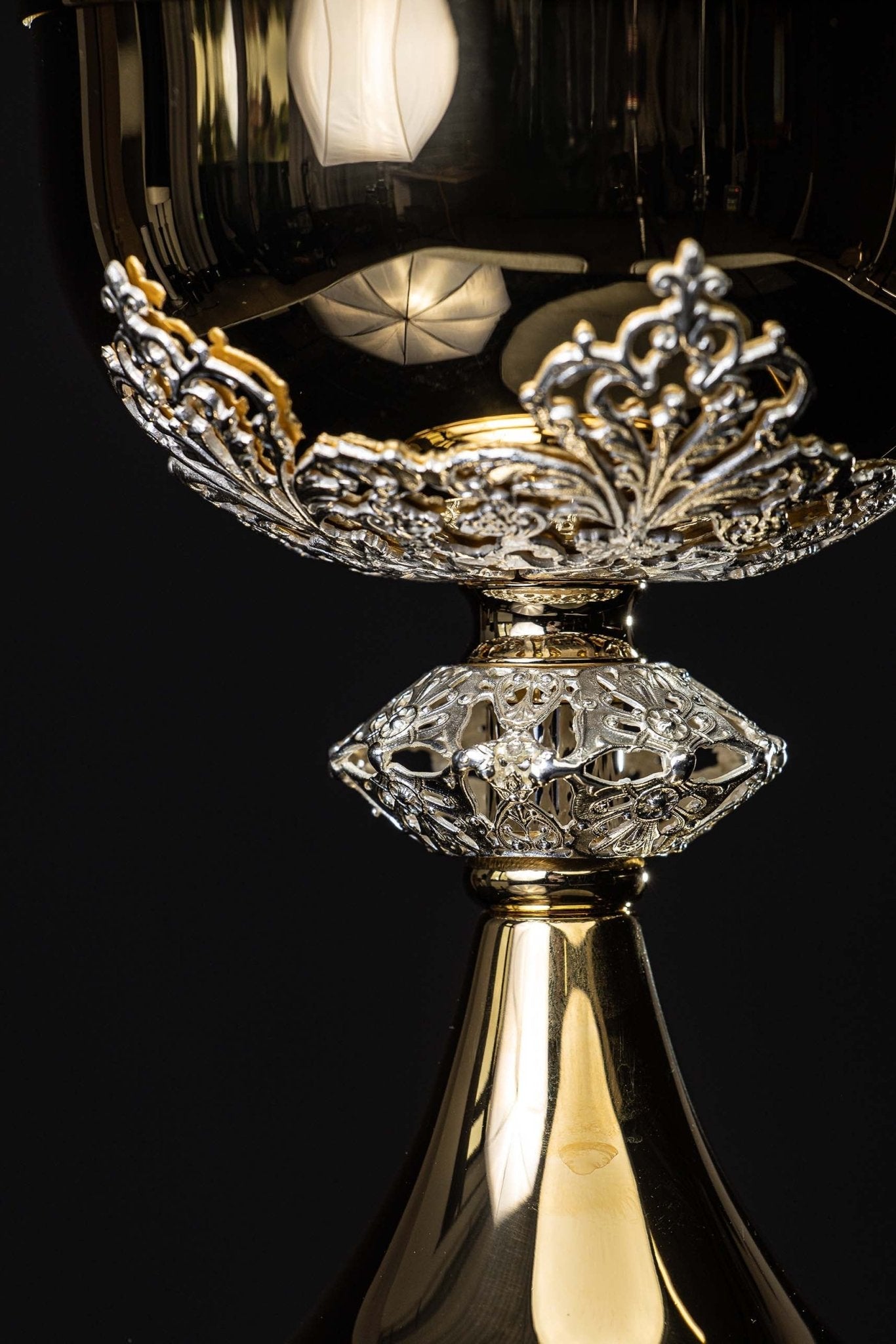 Handcrafted gilded brass ciborium with silver-plated decorations LB/PSZ/001/ZS 22CM - CHASUBLES.COM