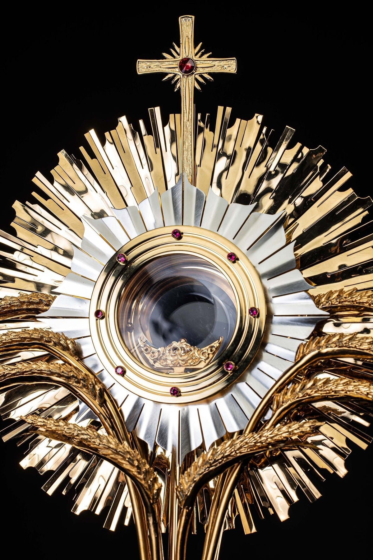 Handcrafted Gilded Brass Monstrance Adorned with Rubies LB/MN/001/ZS - CHASUBLES.COM