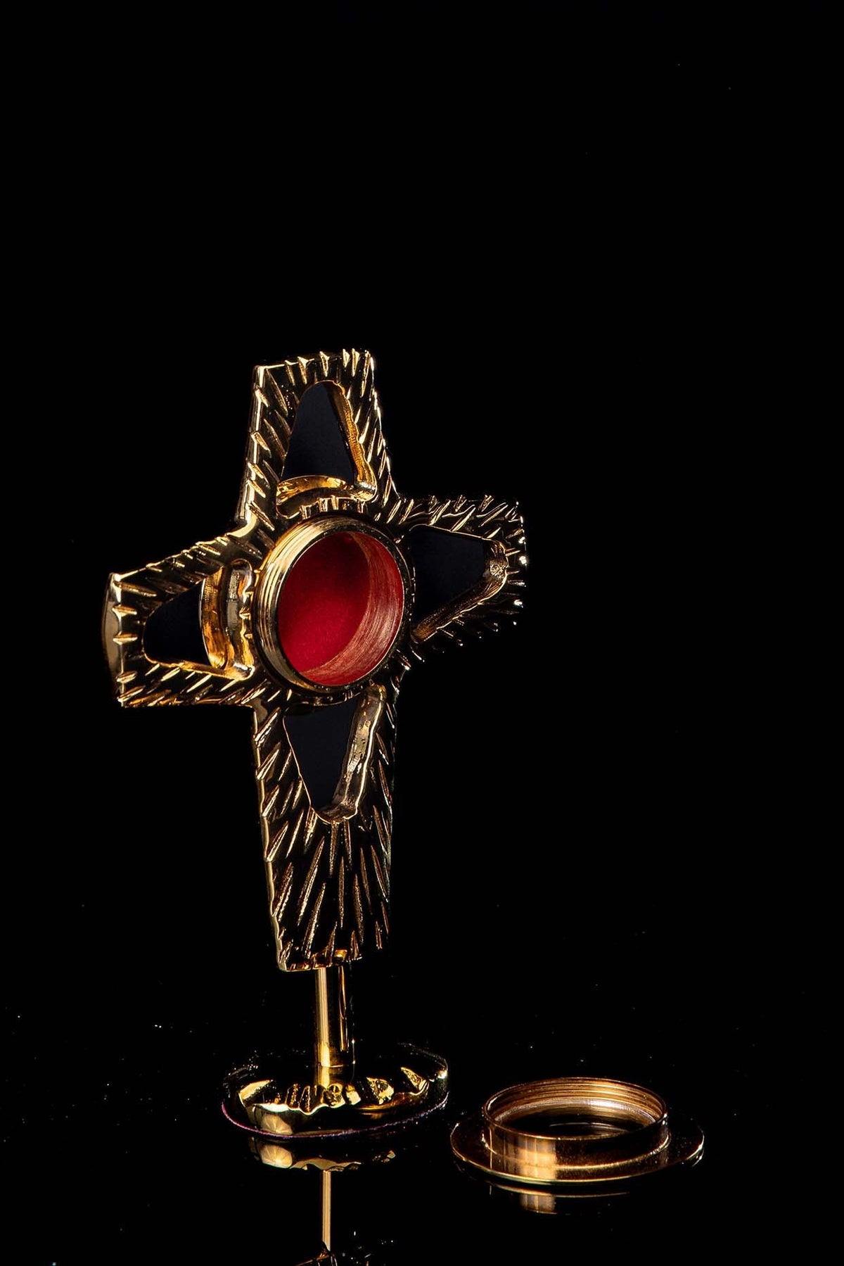 Handcrafted Gilded Brass Reliquary LB/RLK/002/Z - CHASUBLES.COM