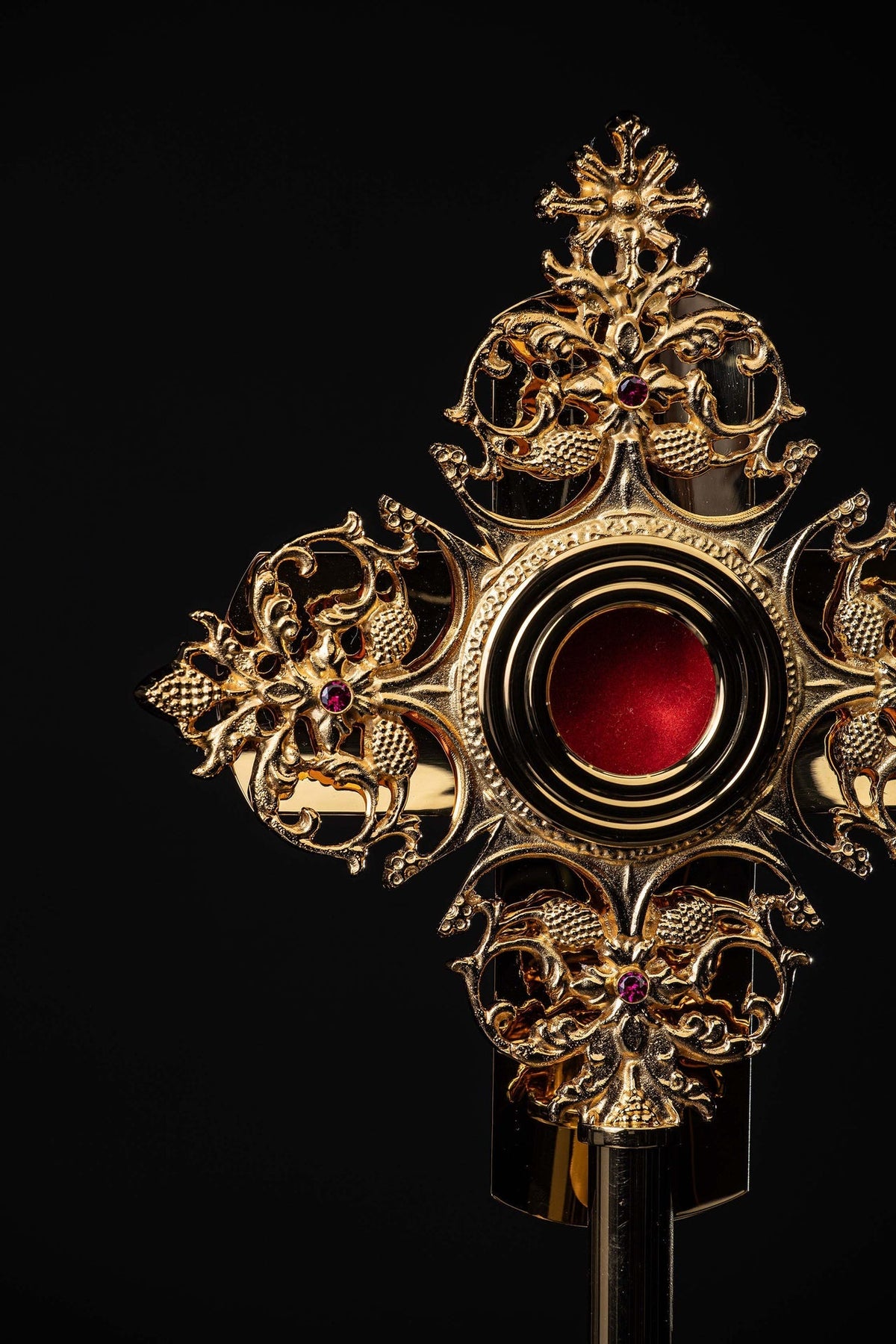 Handcrafted Gilded Brass Reliquary LB/RLK/003/Z - CHASUBLES.COM