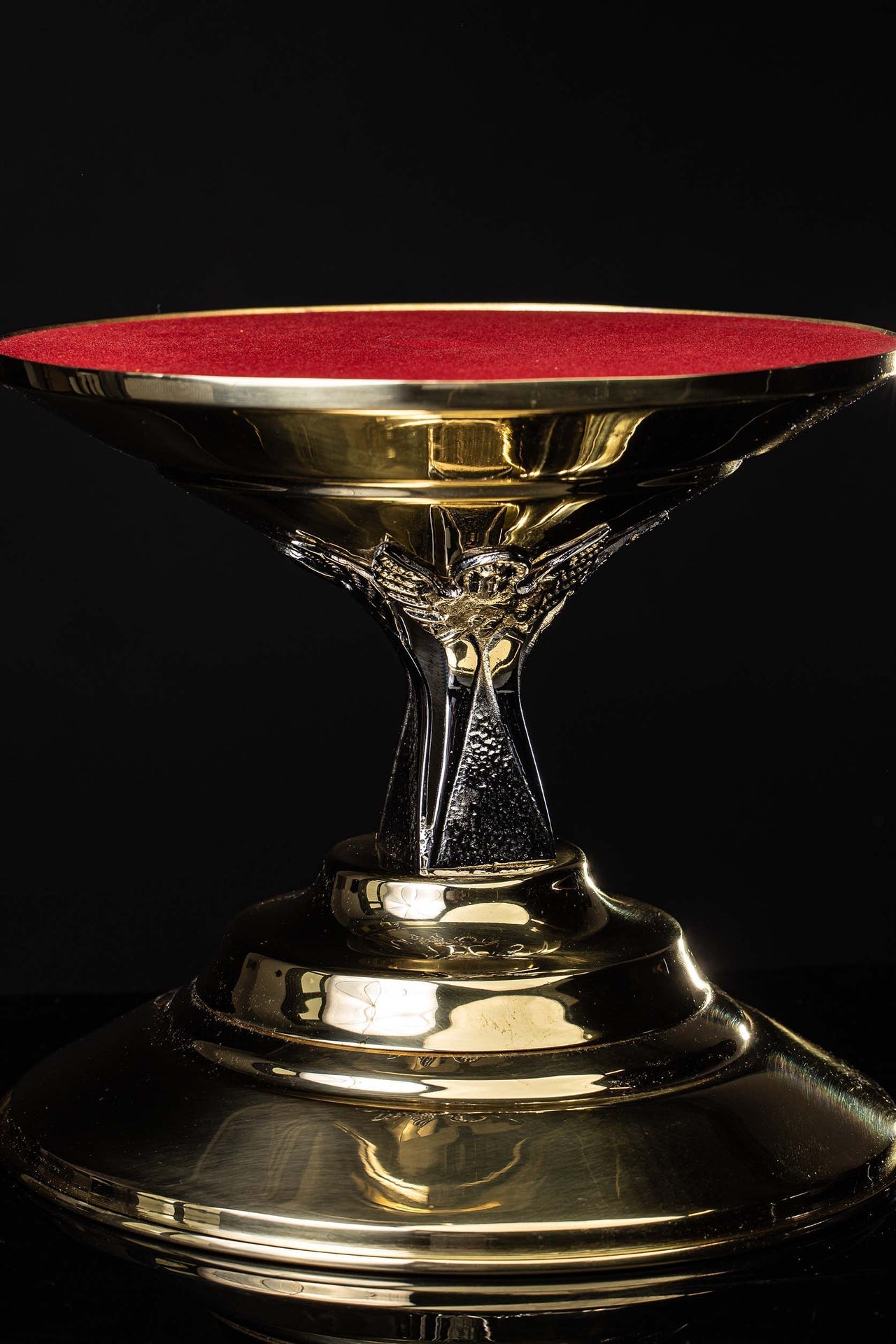Handcrafted Gold-Plated Brass Monstrance Throne LB/TRN/002/ZS 22x24x25CM - CHASUBLES.COM
