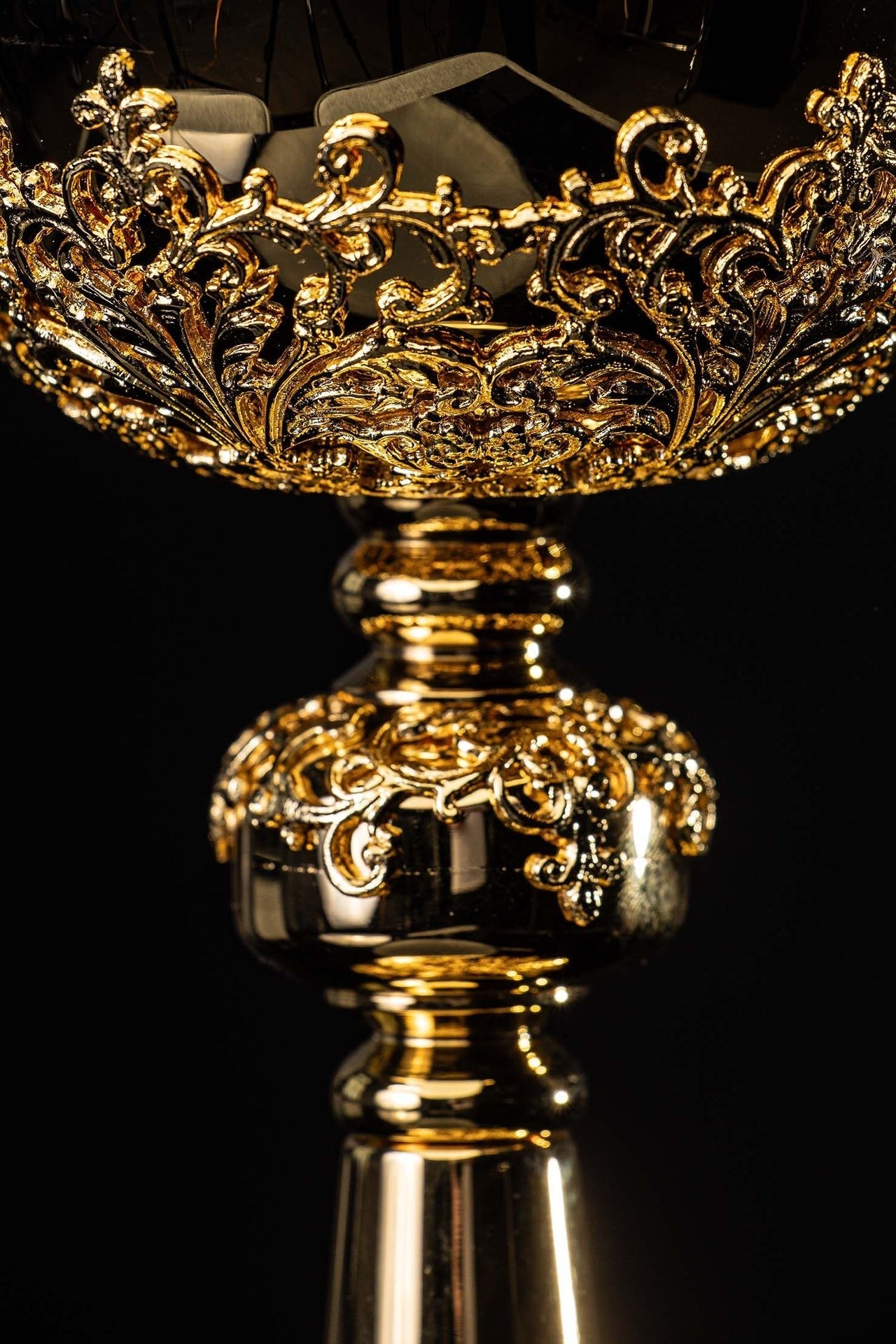 Handcrafted Gold-Plated Ciborium Adorned with Sapphires KNR/0319 30CM - CHASUBLES.COM