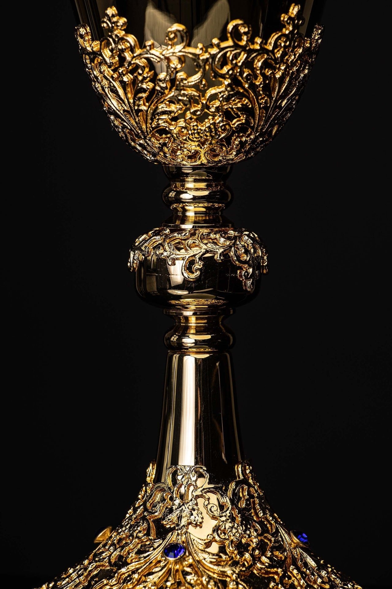 Handcrafted Gold-Plated Mass Chalice Adorned with Sapphires KNR/0219 22CM - CHASUBLES.COM
