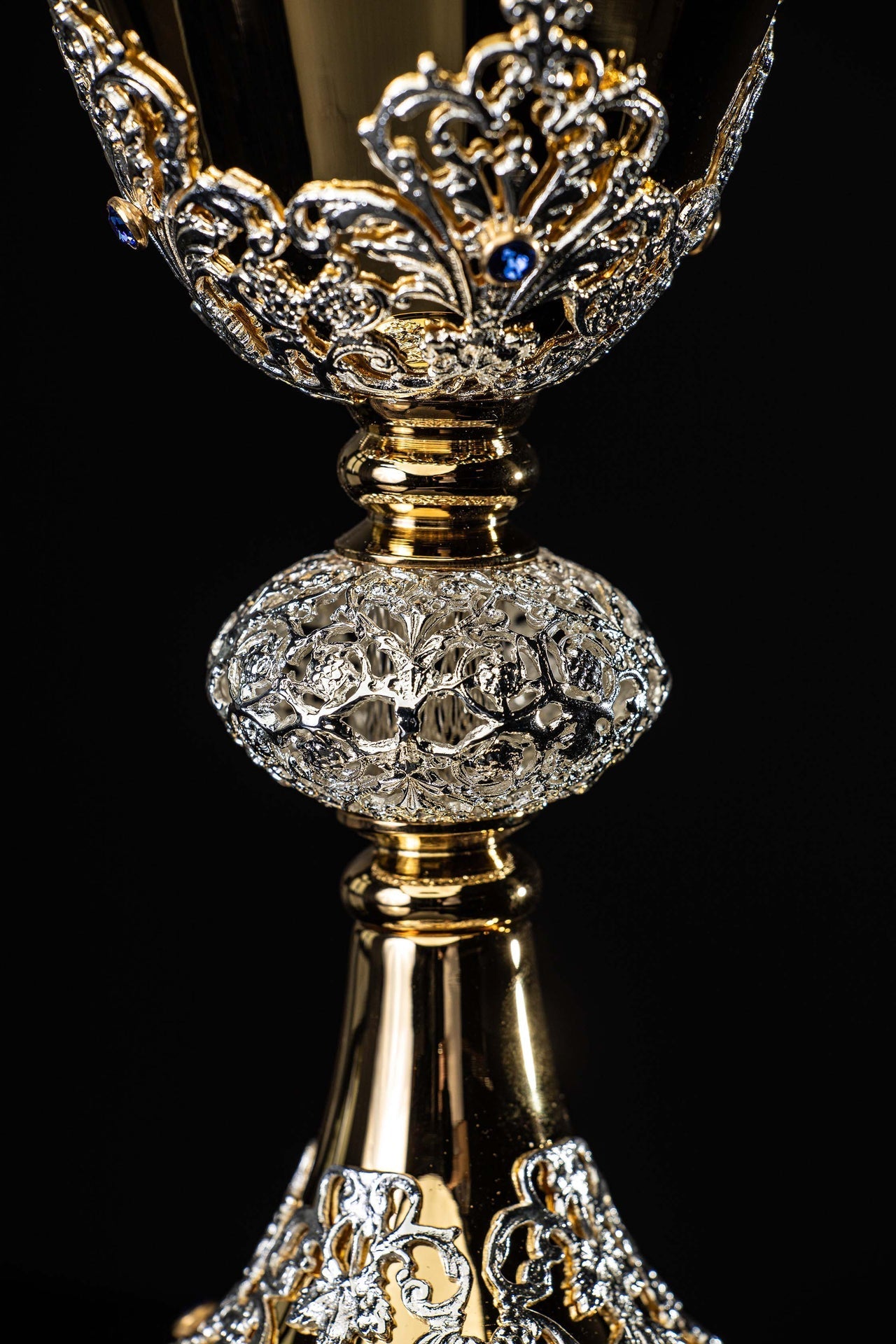 Handcrafted Gold-Plated Mass Chalice Adorned with Sapphires KNR/0220 22CM - CHASUBLES.COM