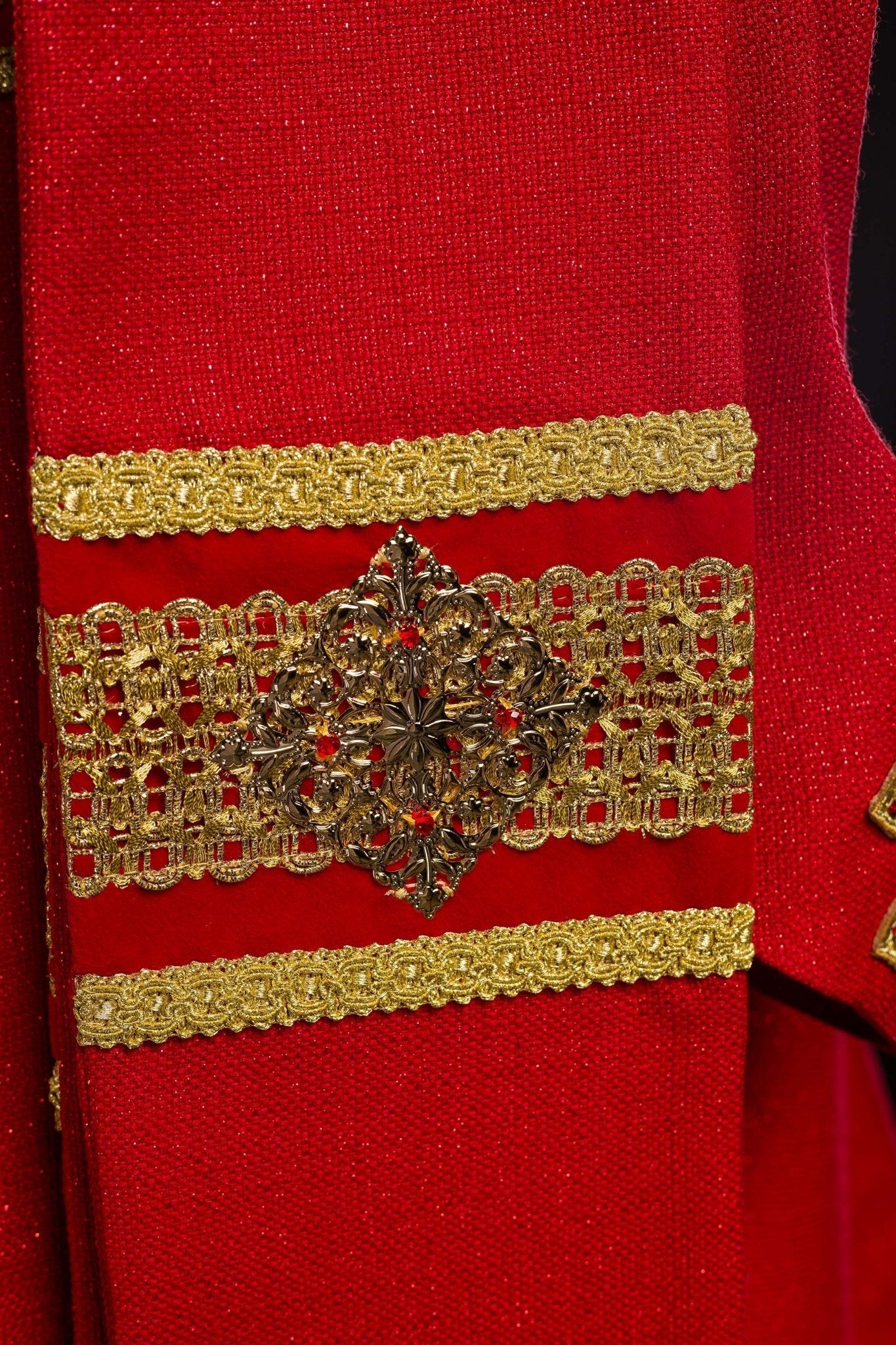 Handmade chasuble with natural stones Handmade 7001 HM/7001/02/71/PA02 - HAFTINAUSA.COM