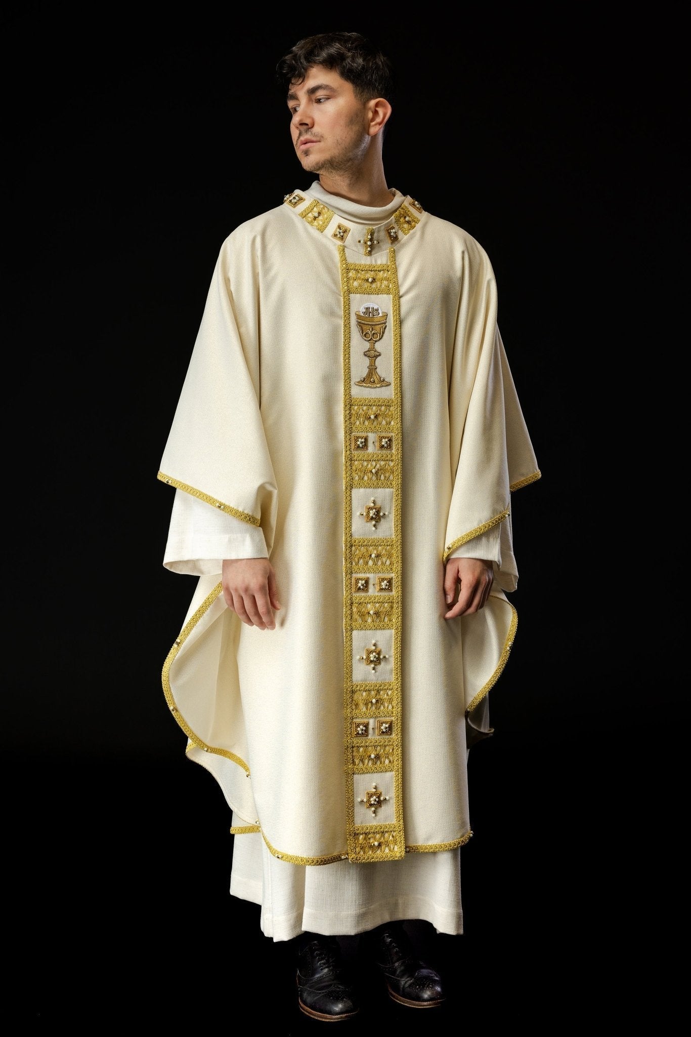 Handmade chasuble with natural stones Handmade 7008 HM/7008/05/96 - HAFTINAUSA.COM