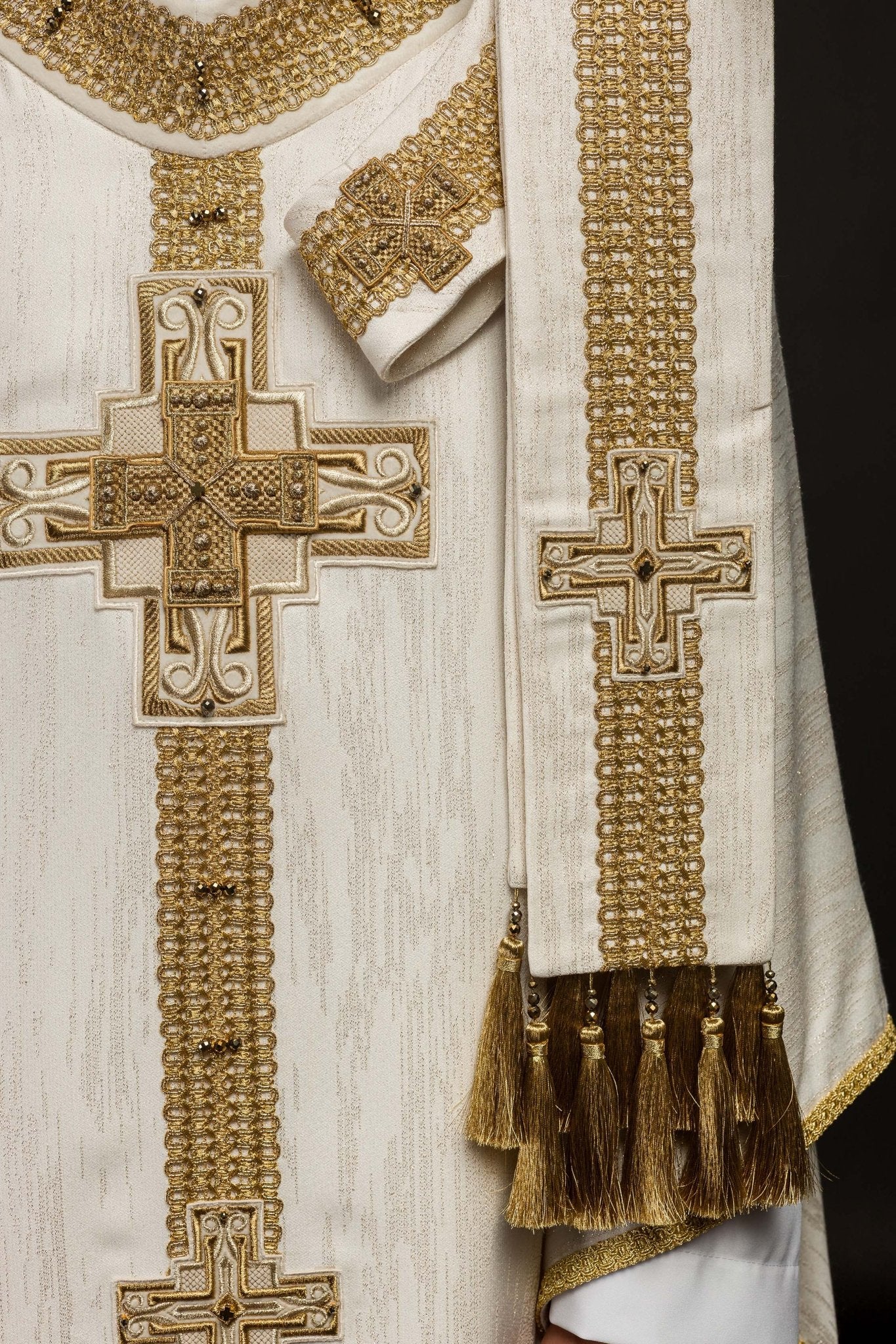 Handmade chasuble with natural stones Handmade 7015 Ecru HM/7015/05/99 - CHASUBLES.COM