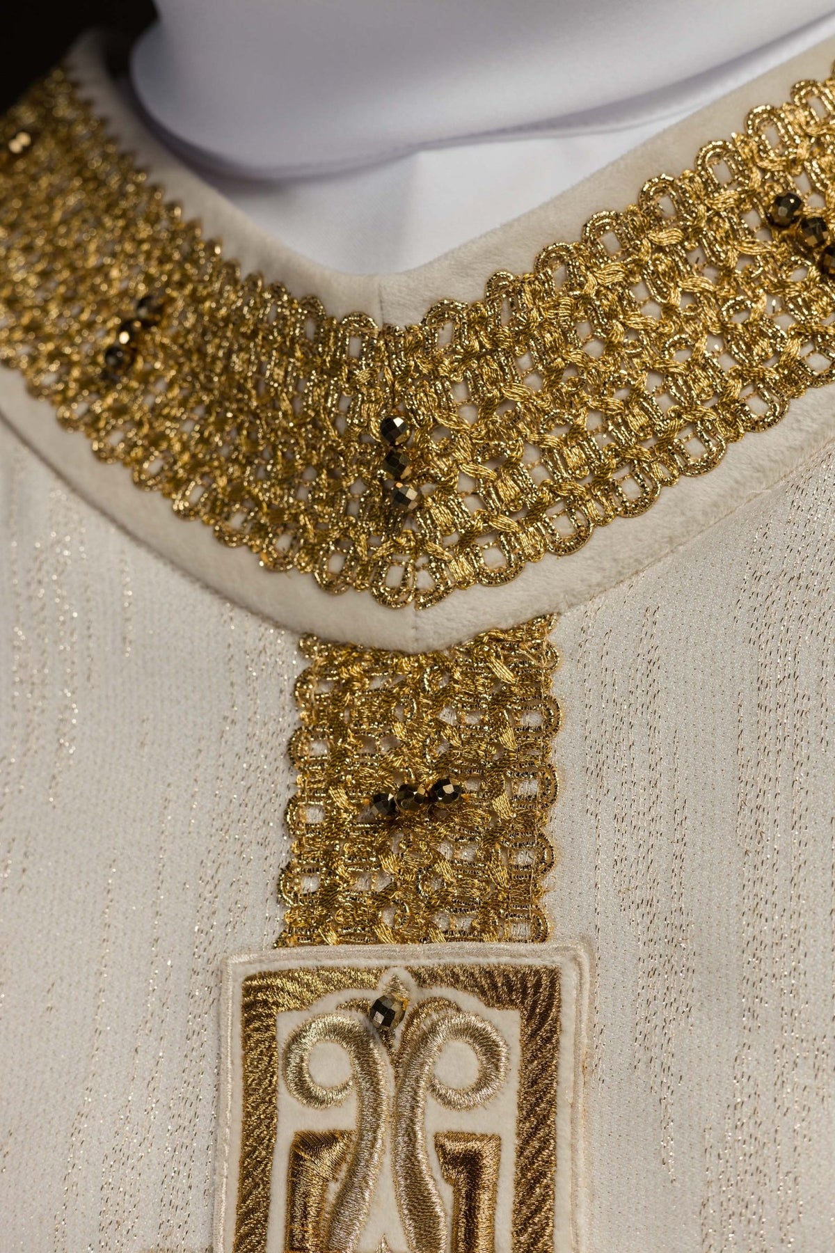 Handmade chasuble with natural stones Handmade 7015 Ecru HM/7015/05/99 - CHASUBLES.COM