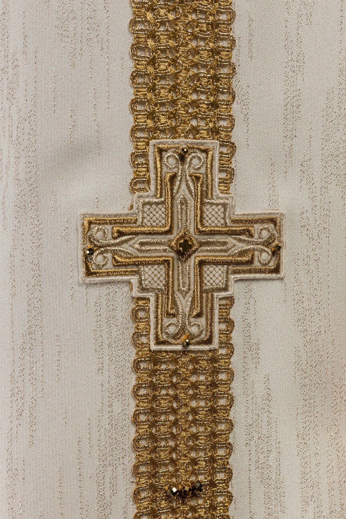 Handmade chasuble with natural stones Handmade 7015 Ecru HM/7015/05/99 - CHASUBLES.COM