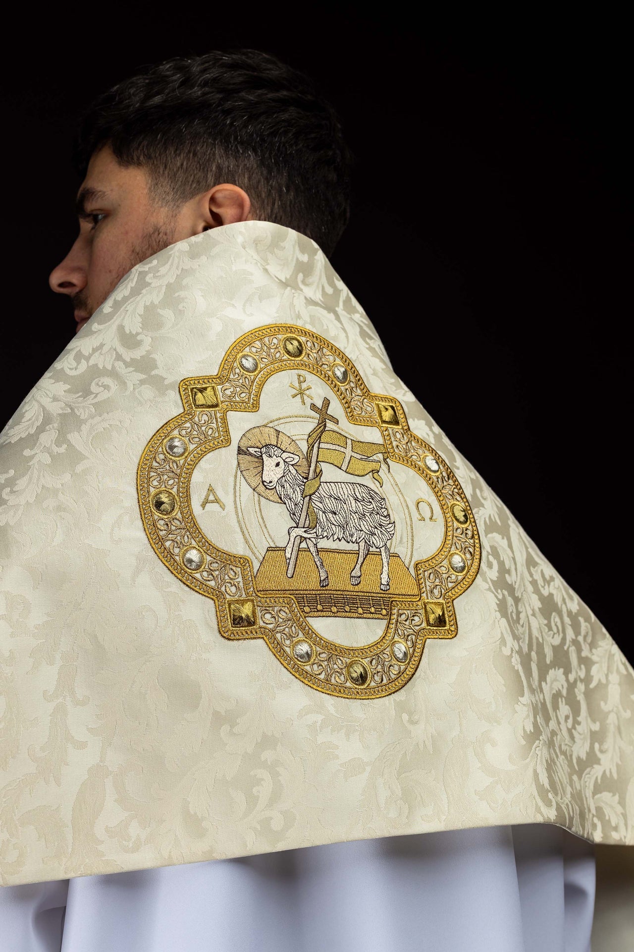 Humeral veil with Paschal Lamb embroidery on jacquard fabric S-4072-05-88 50*270 - CHASUBLES.COM