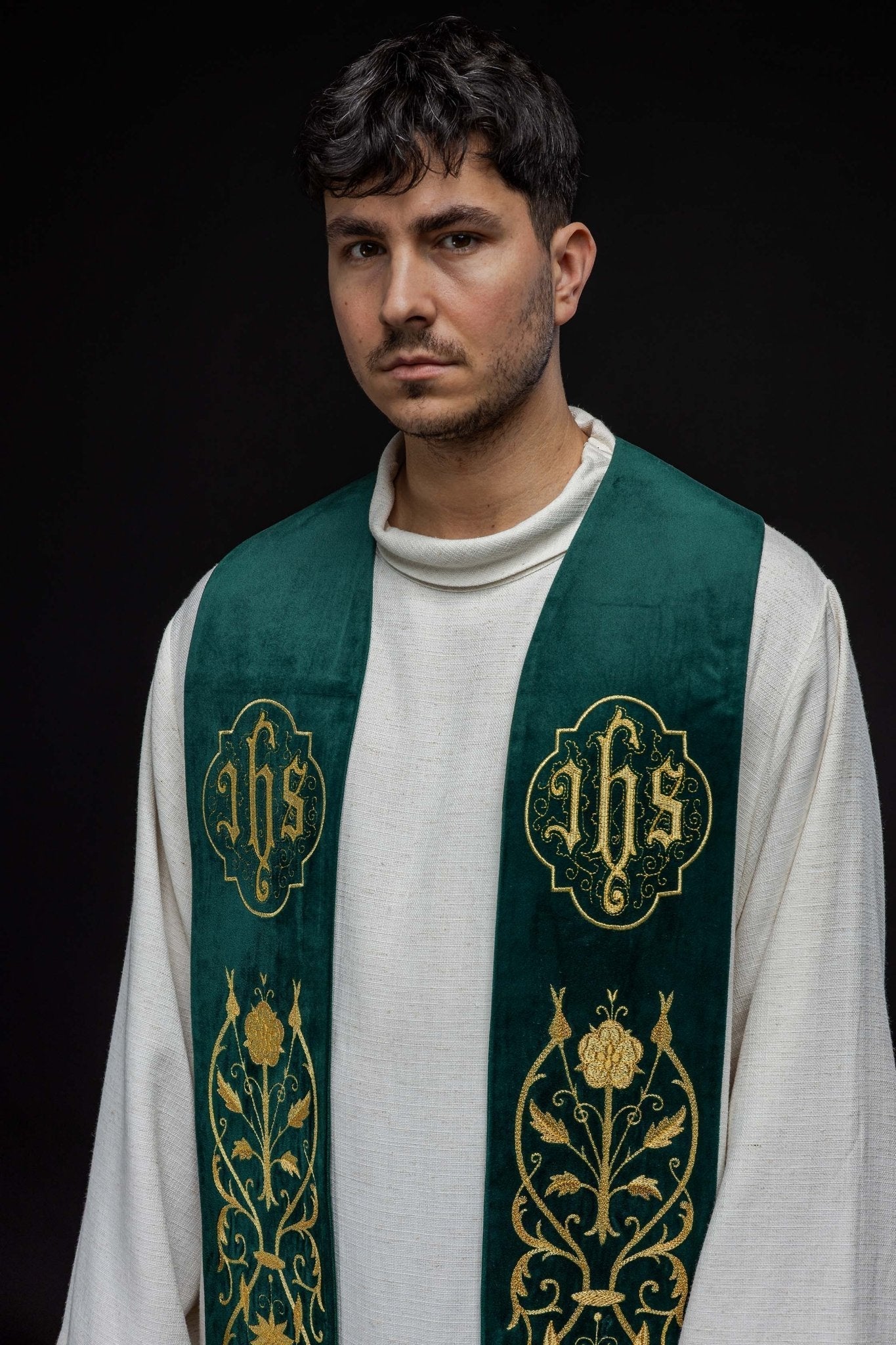 IHS green embroidered stole S - 2052 - 01 - 76 - HAFTINAUSA.COM