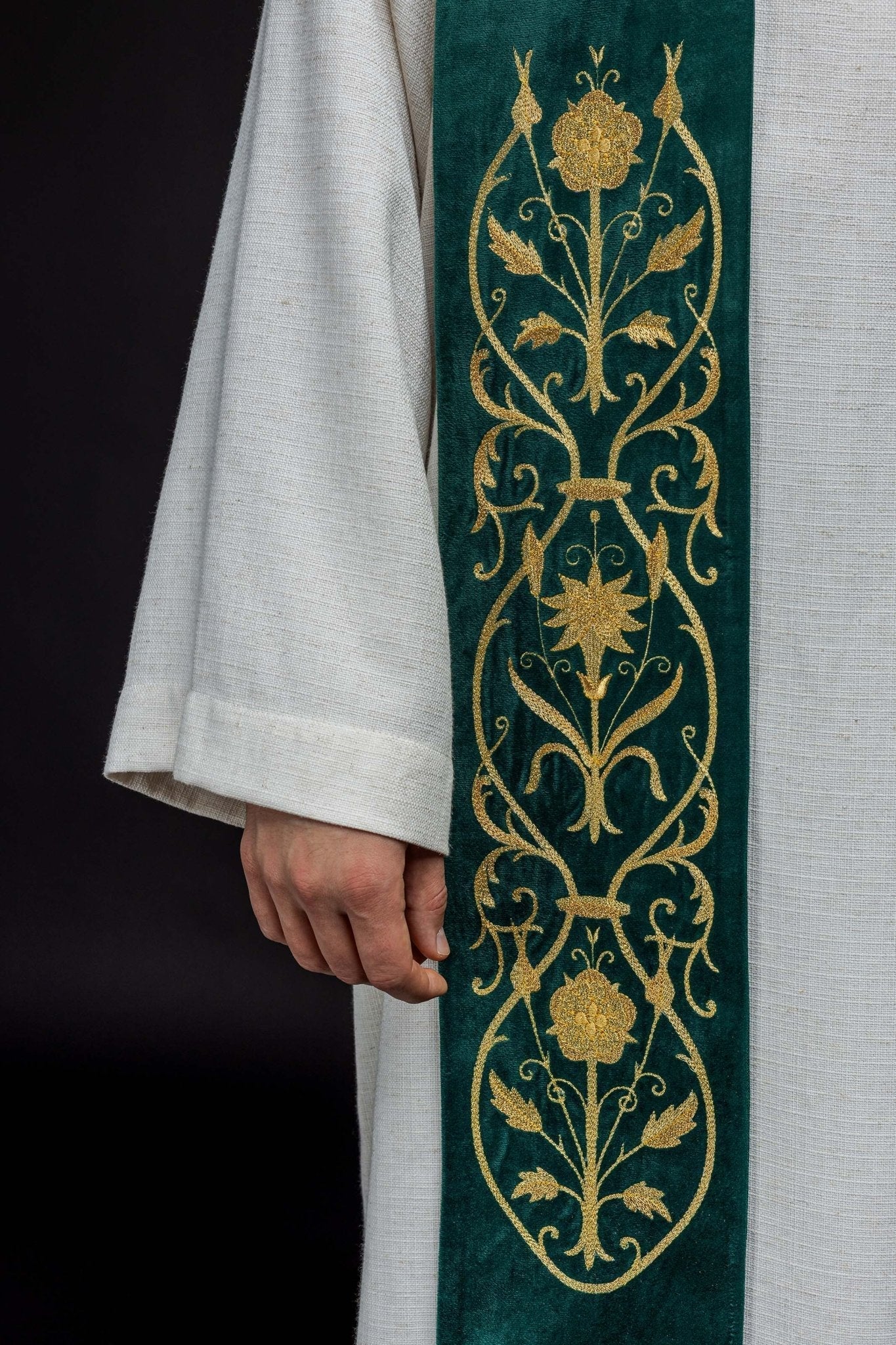 IHS green embroidered stole S - 2052 - 01 - 76 - HAFTINAUSA.COM
