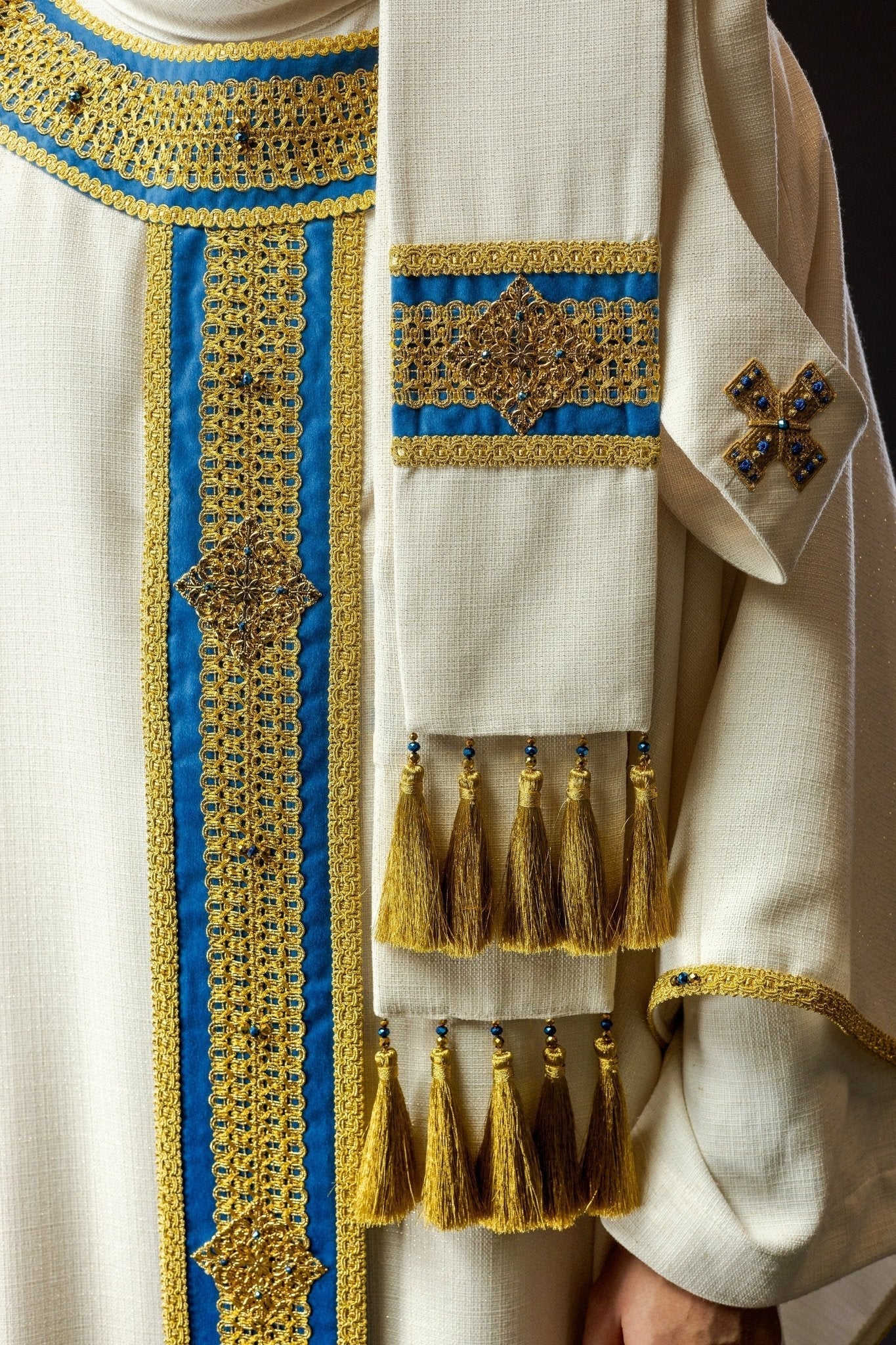 Ivory chasuble with light blue details Handmade 7001 HM/7001/05/71/PA06 - HAFTINAUSA.COM