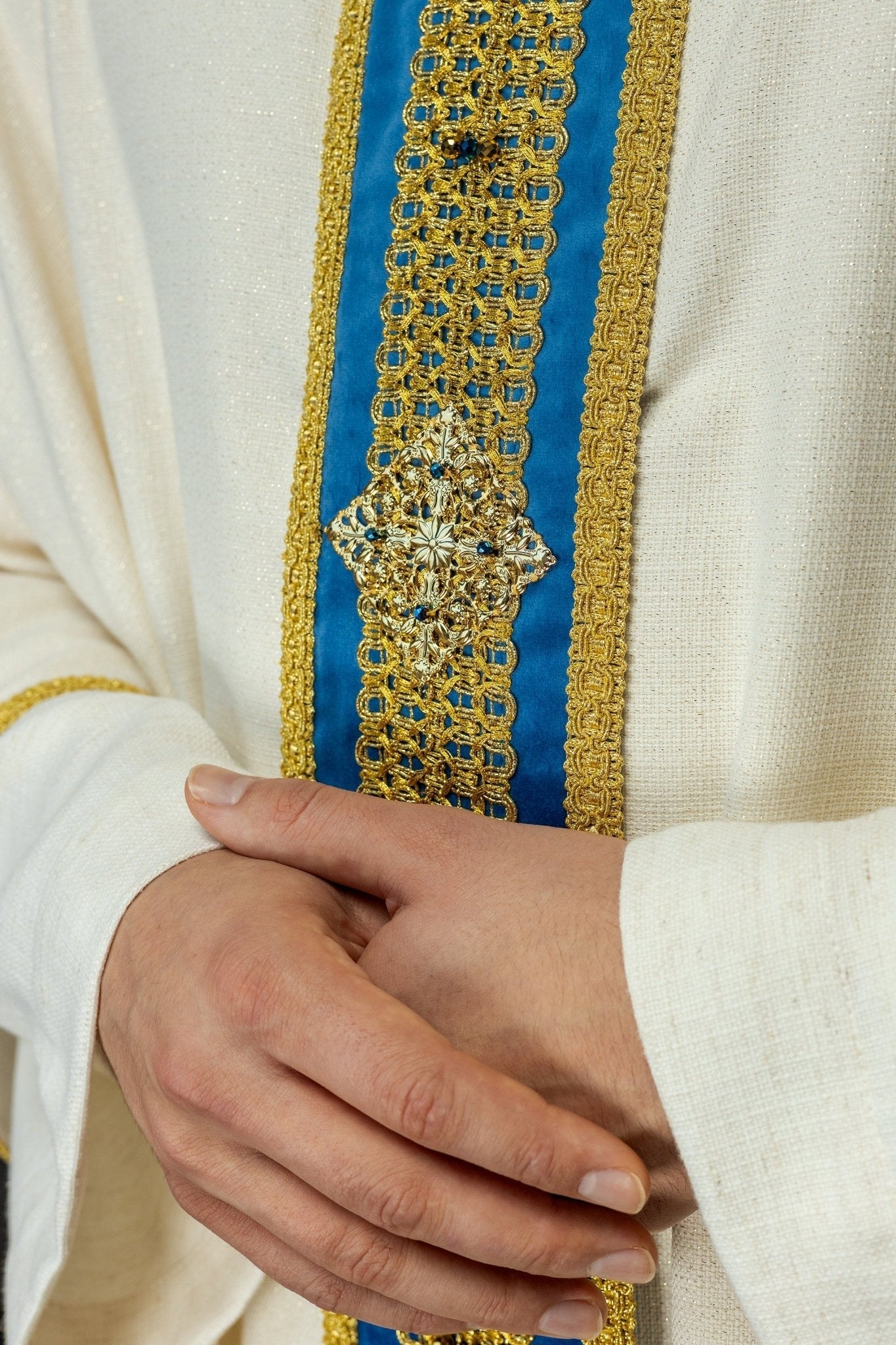 Ivory chasuble with light blue details Handmade 7001 HM/7001/05/71/PA06 - HAFTINAUSA.COM