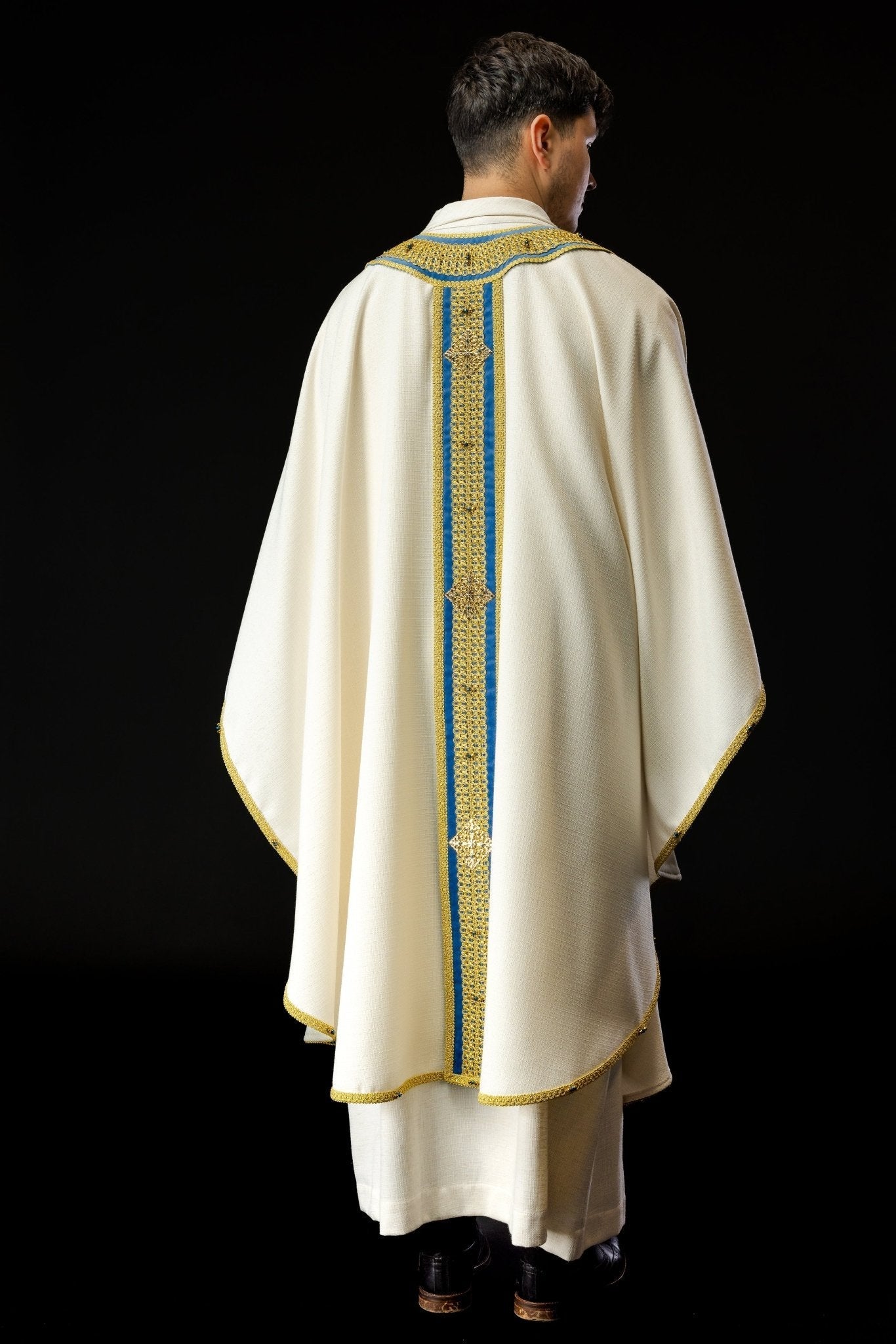 Ivory chasuble with light blue details Handmade 7001 HM/7001/05/71/PA06 - HAFTINAUSA.COM