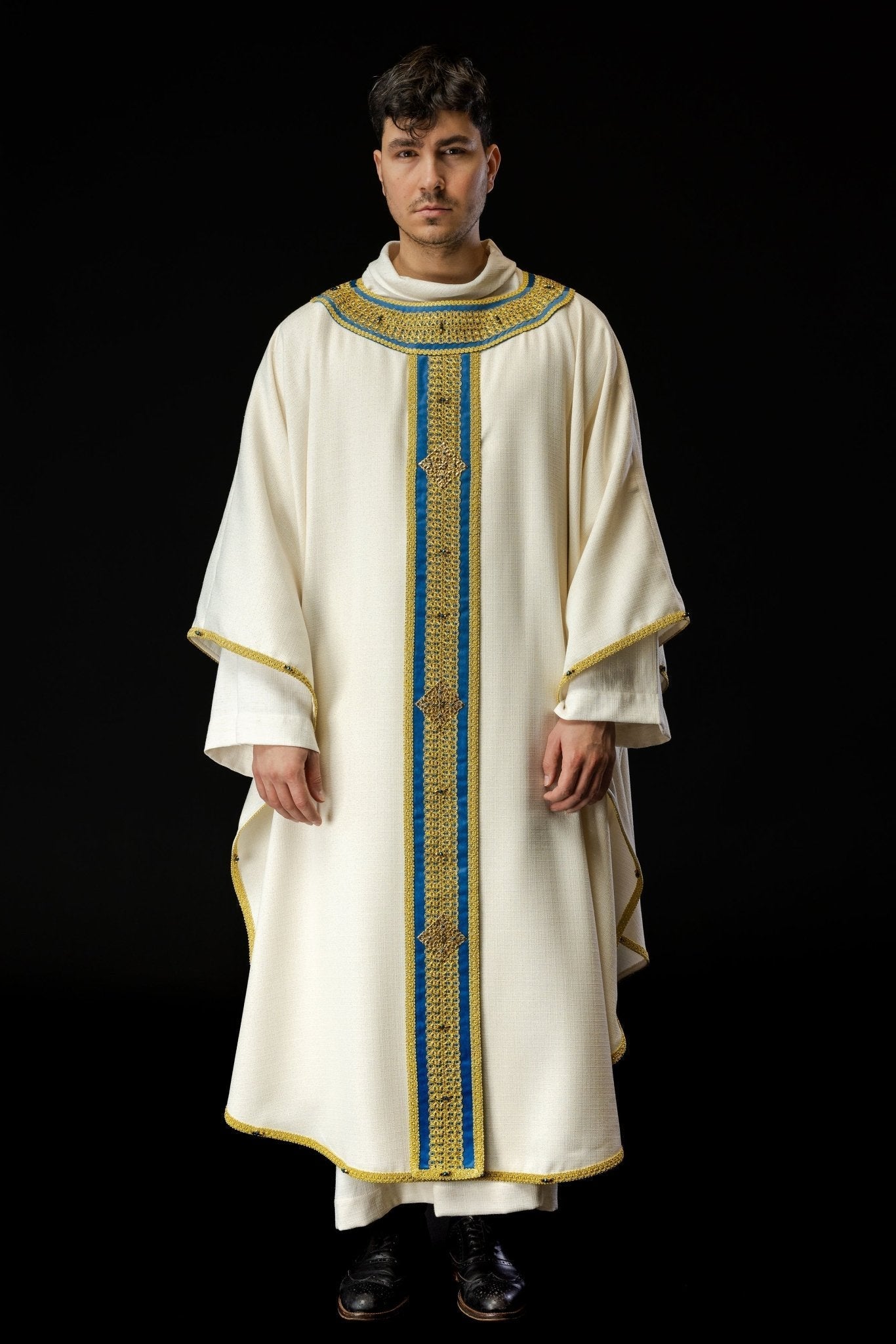 Ivory chasuble with light blue details Handmade 7001 HM/7001/05/71/PA06 - HAFTINAUSA.COM