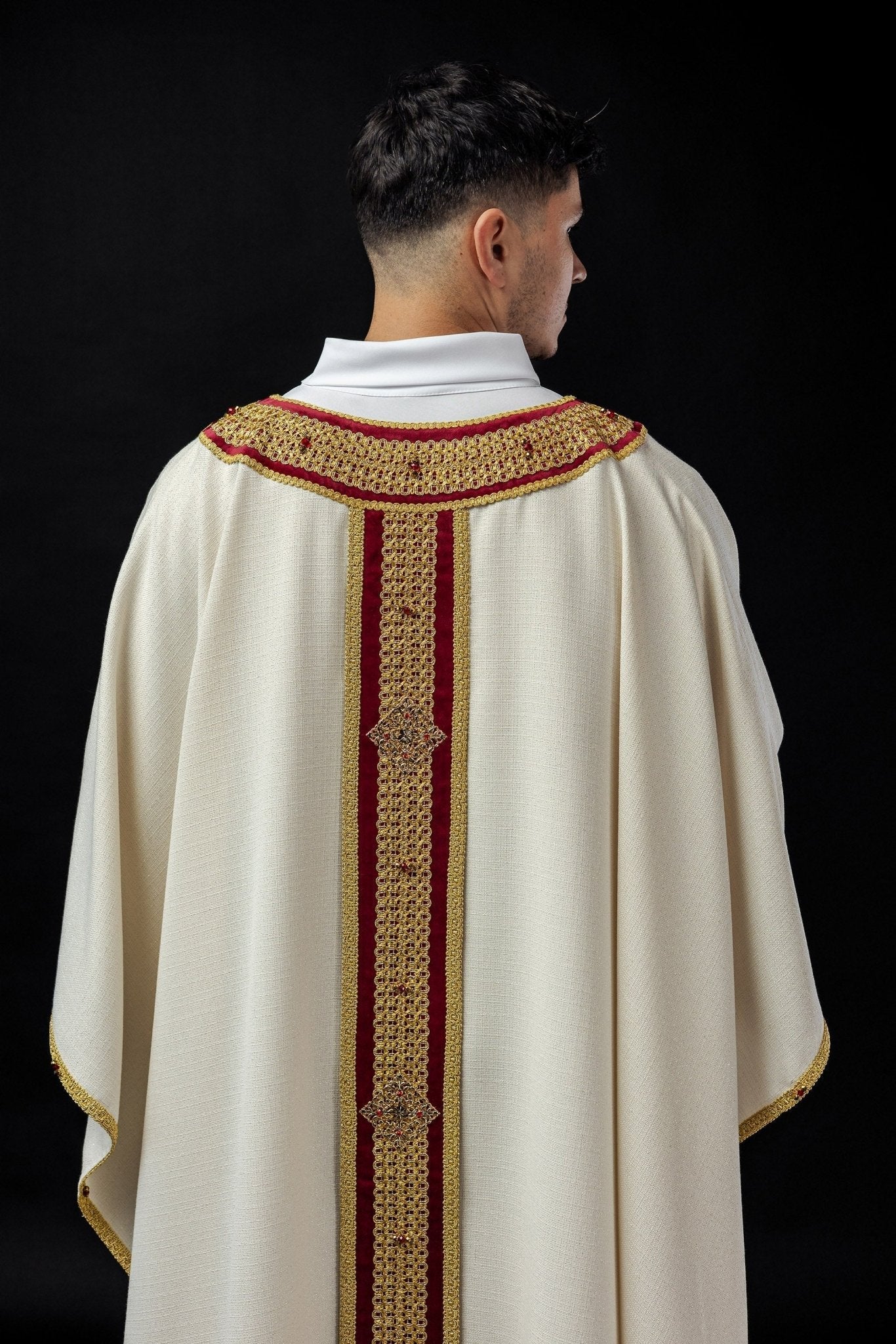 Ivory chasuble with red narrow orphrey Handmade 7001 HM/7001/05/71/PA02 - HAFTINAUSA.COM