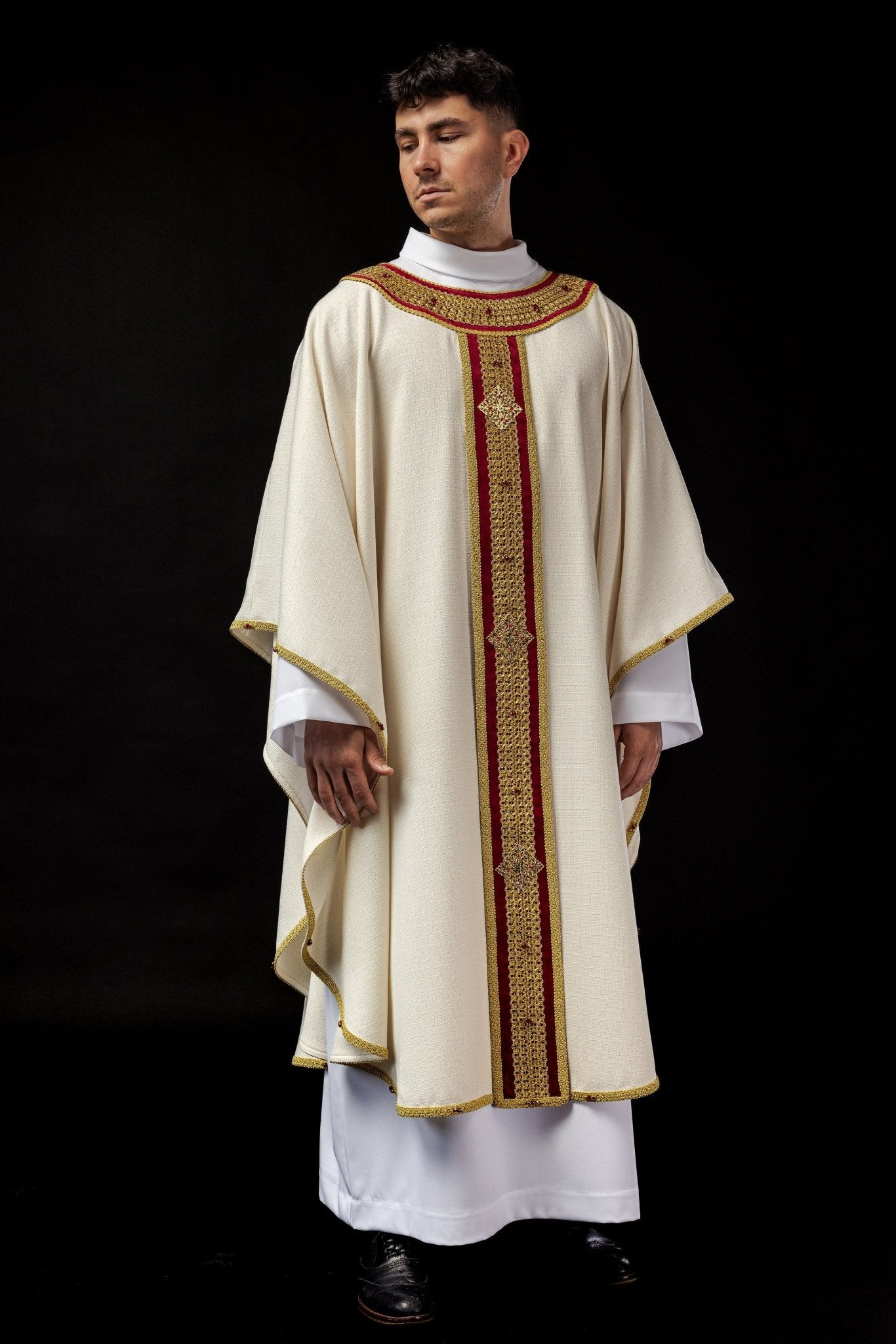 Ivory chasuble with red narrow orphrey Handmade 7001 HM/7001/05/71/PA02 - HAFTINAUSA.COM