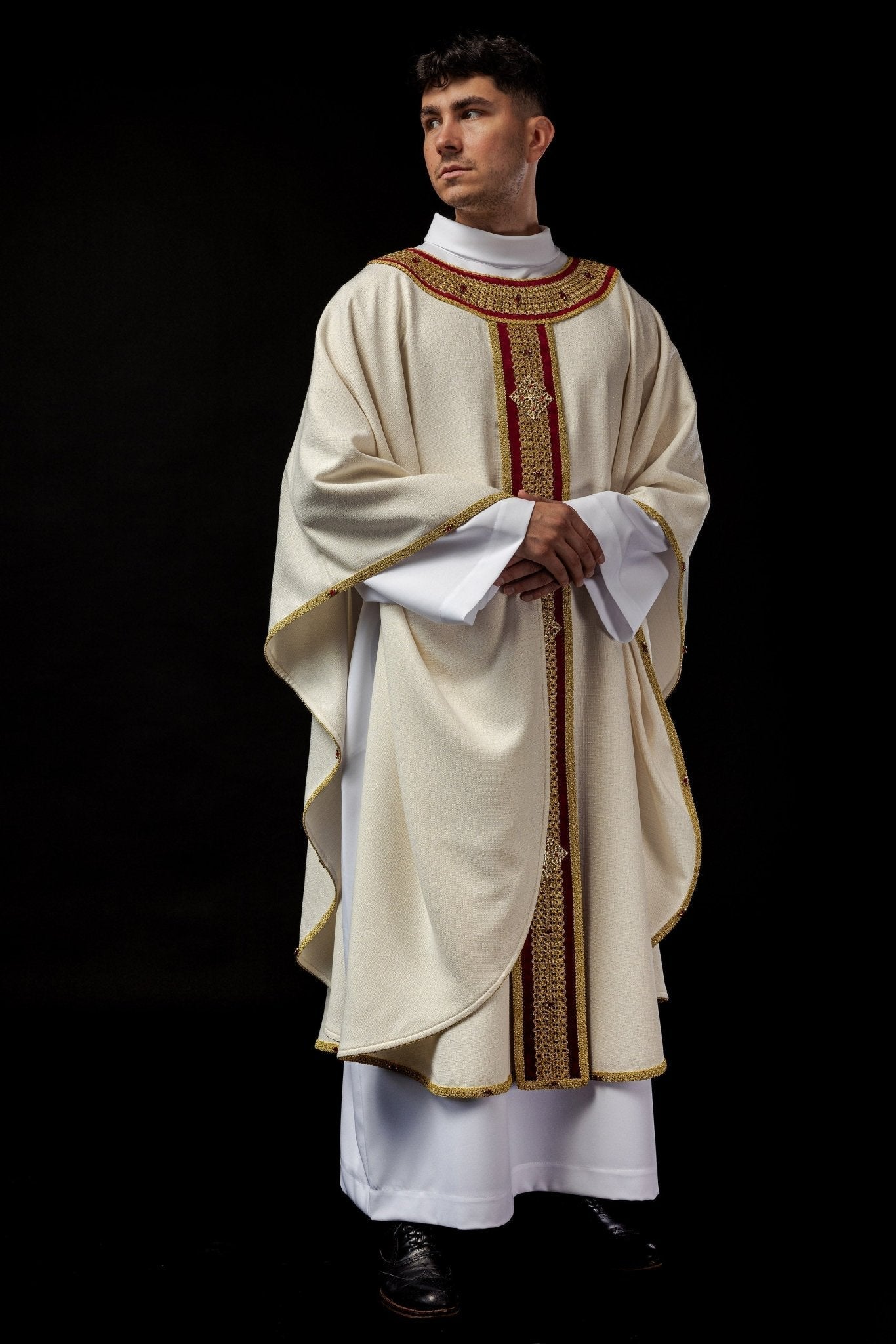 Ivory chasuble with red narrow orphrey Handmade 7001 HM/7001/05/71/PA02 - HAFTINAUSA.COM