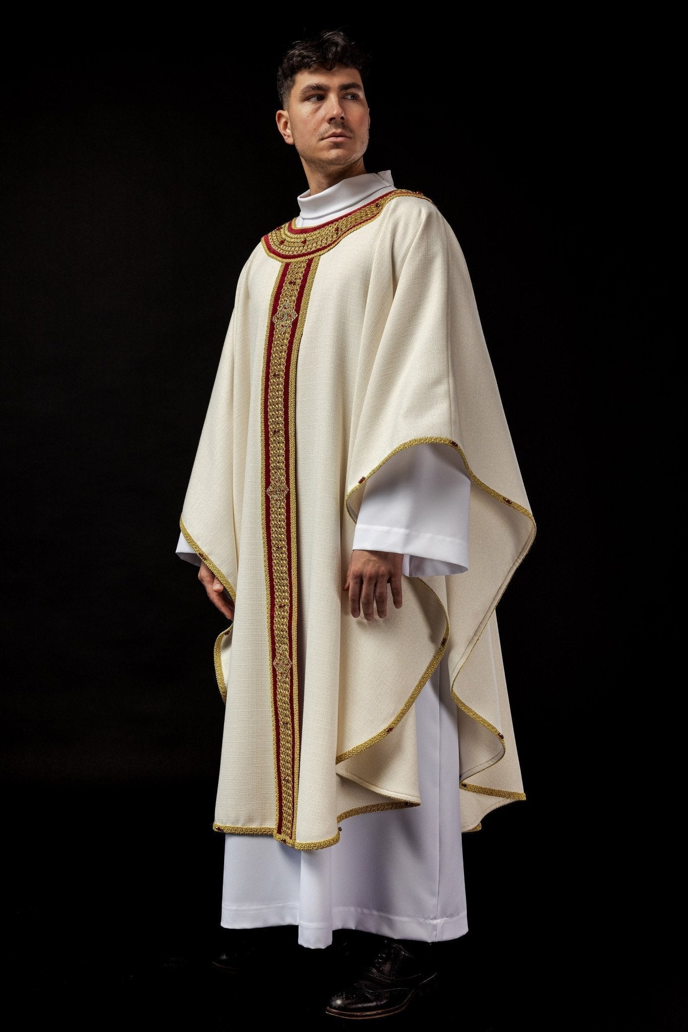 Ivory chasuble with red narrow orphrey Handmade 7001 HM/7001/05/71/PA02 - HAFTINAUSA.COM