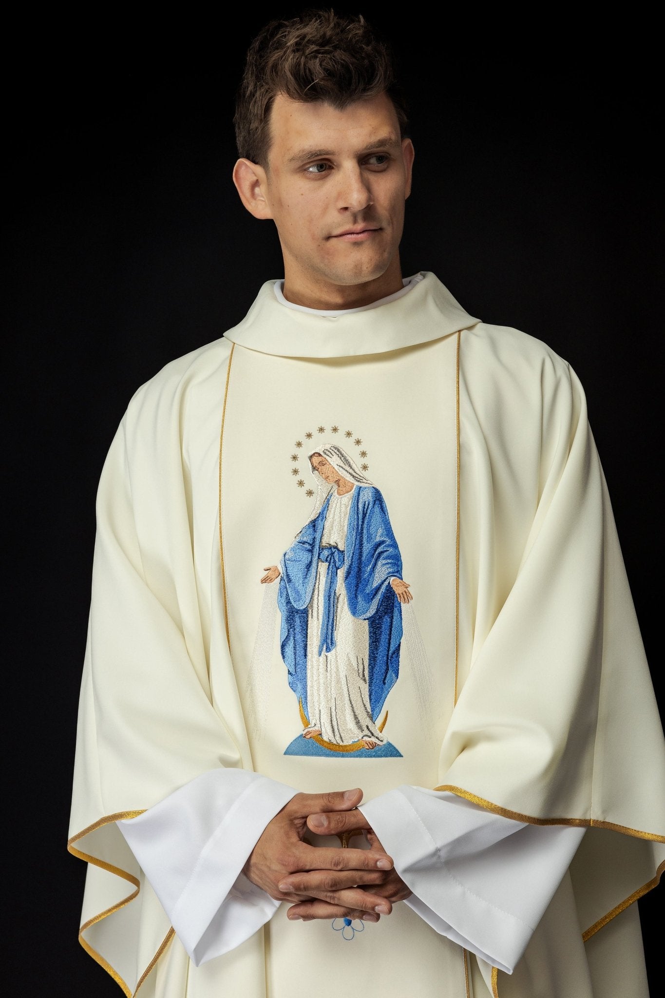 Ivory chasuble with the image of Our Lady Immaculate KOW2/001/05/01 - HAFTINAUSA.COM