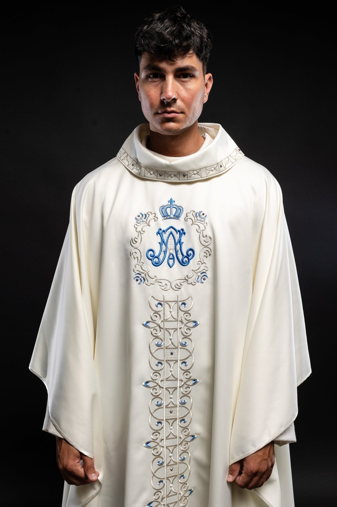 Ivory colored Marian chasuble finished with blue stones LE/7001/05 - HAFTINAUSA.COM