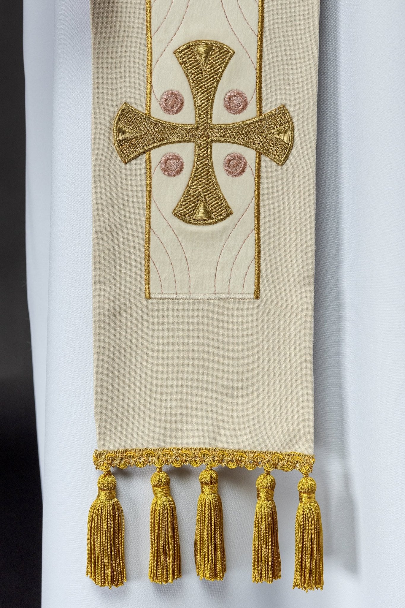 Ivory colored stole with gold crosses embroidery S - 2068 - 05 - 70 - HAFTINAUSA.COM