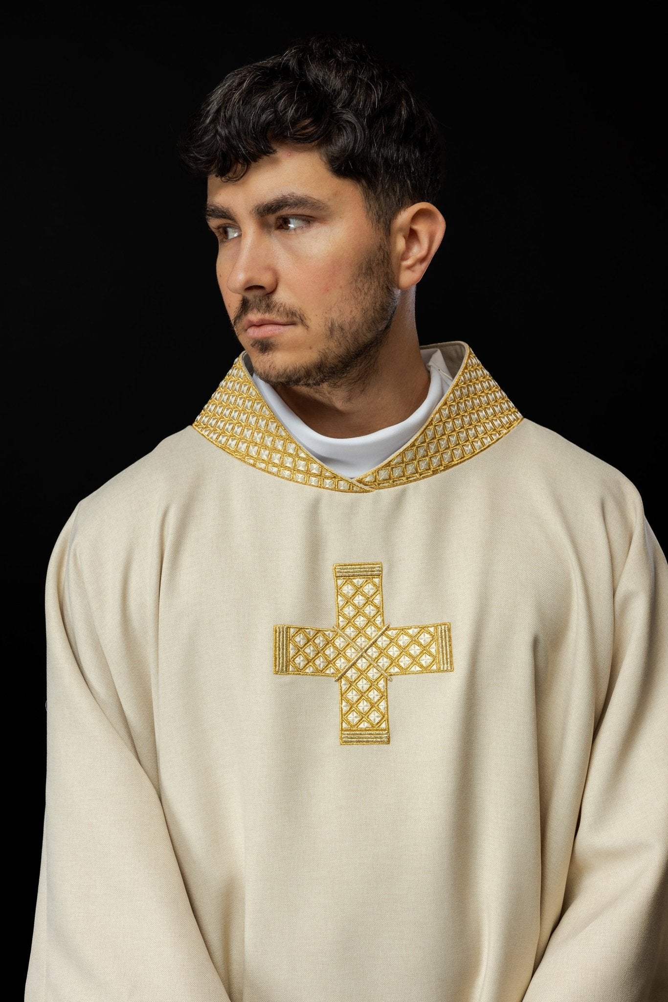 Ivory dalmatic with decorated gold collar and cross embroidery S - 1070 - 05 - 70 - D DALMATYK - HAFTINAUSA.COM