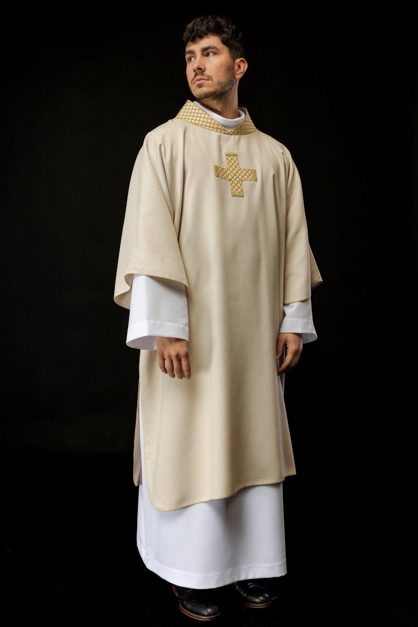 Ivory dalmatic with decorated gold collar and cross embroidery S - 1070 - 05 - 70 - D DALMATYK - HAFTINAUSA.COM
