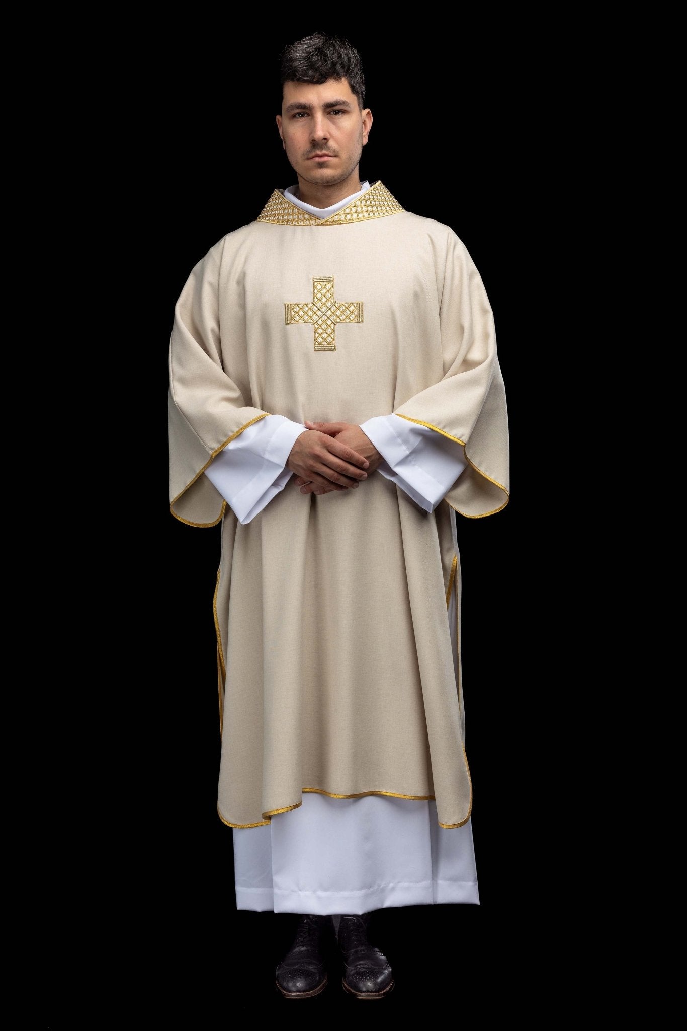 Ivory dalmatic with decorated gold collar and cross embroidery S-1070-05-70-D DALMATYK - CHASUBLES.COM