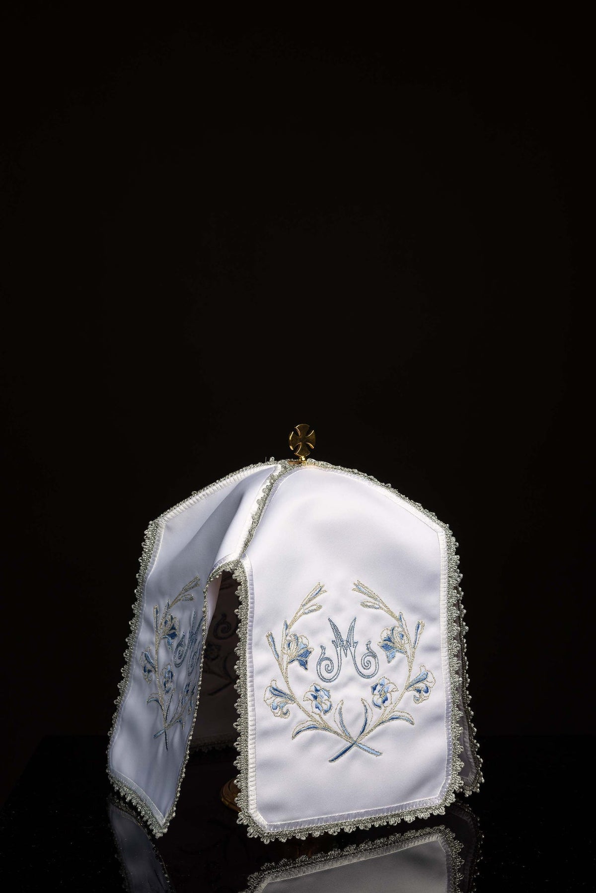 Front view of Ciborium Veil Embroidered with Marian Monogram in white with blue and gold embroidery