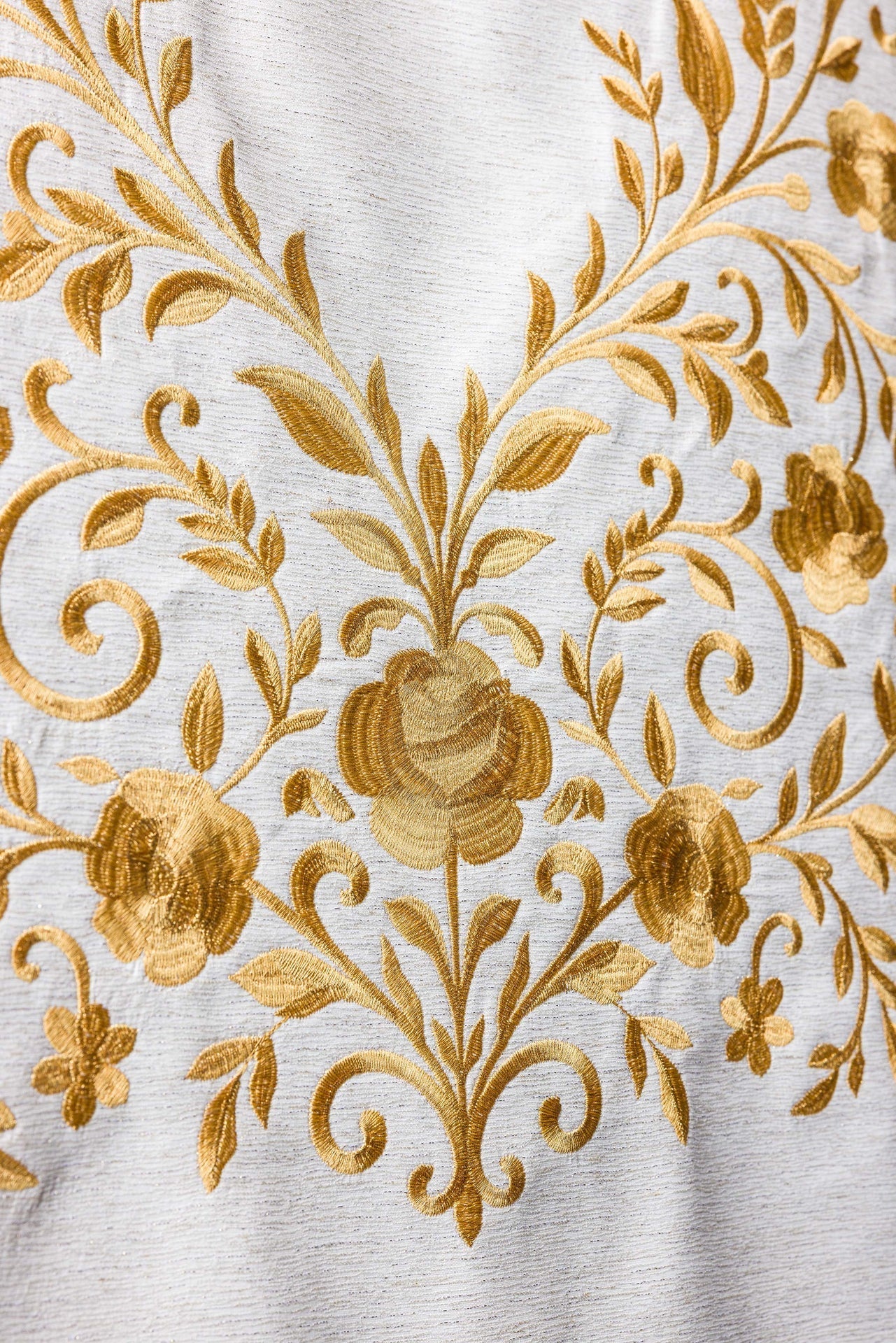 Lectern cloth with embroidery of the cross and doves in ecru LE/8049/05 55*250 - CHASUBLES.COM