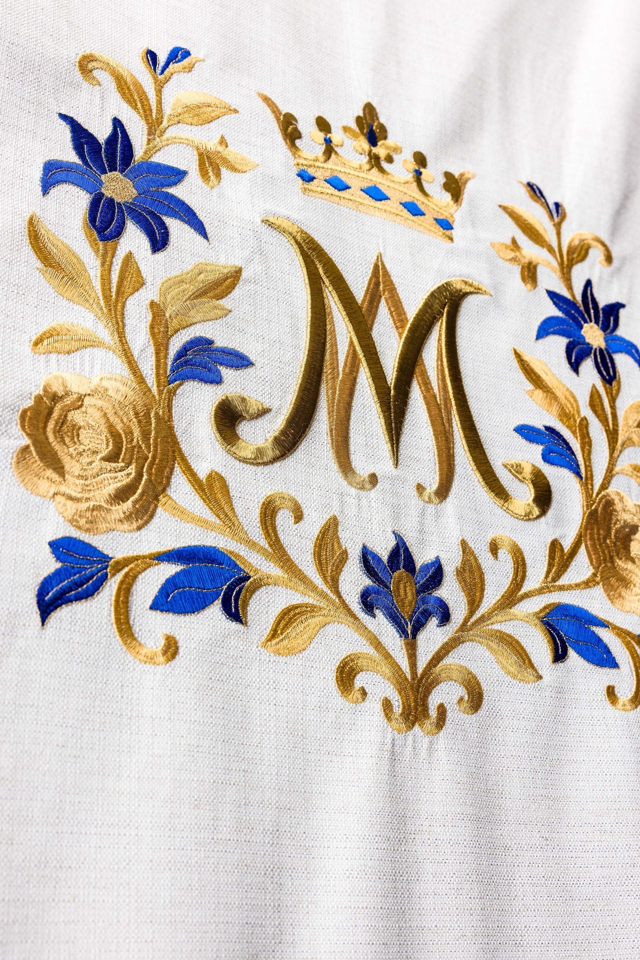 Lectern cloth with Marian embroidery in ecru LE/8045/05 55*250 - CHASUBLES.COM
