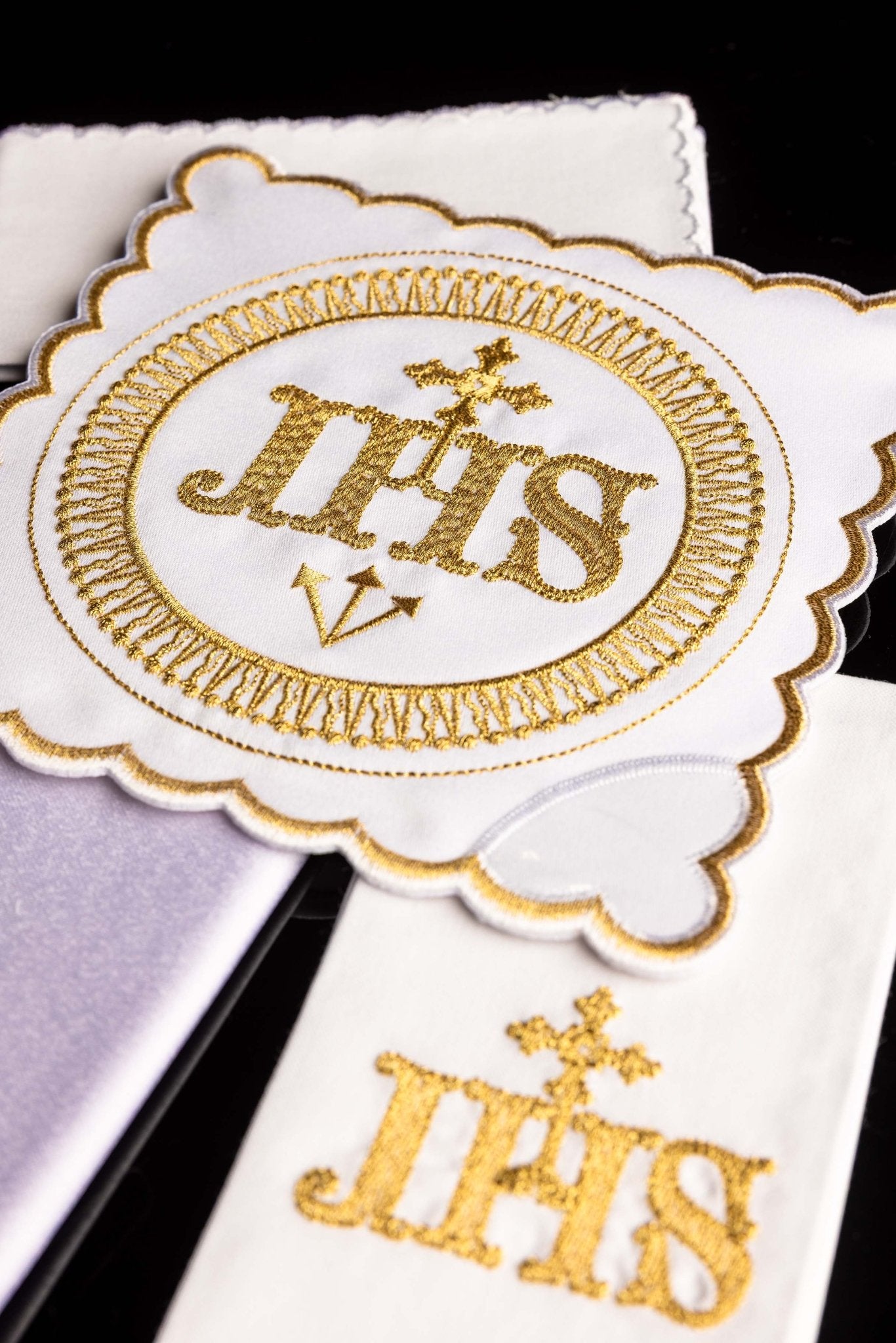 Linen Chalice Linens Embroidered with IHS KK/082 - CHASUBLES.COM