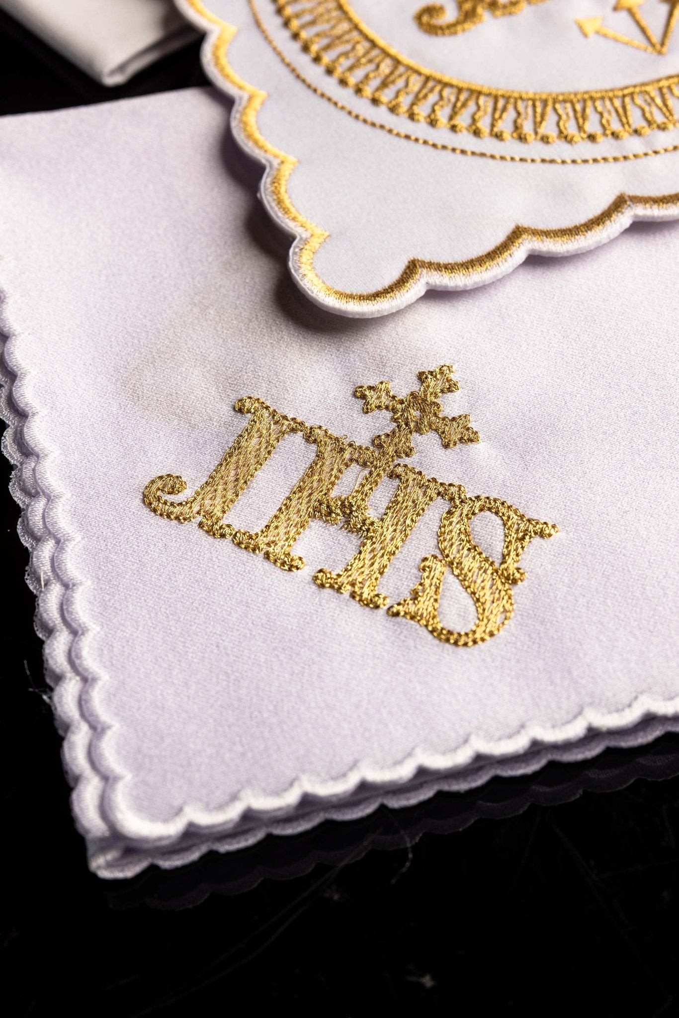 Linen Chalice Linens Embroidered with IHS KK/082 - CHASUBLES.COM