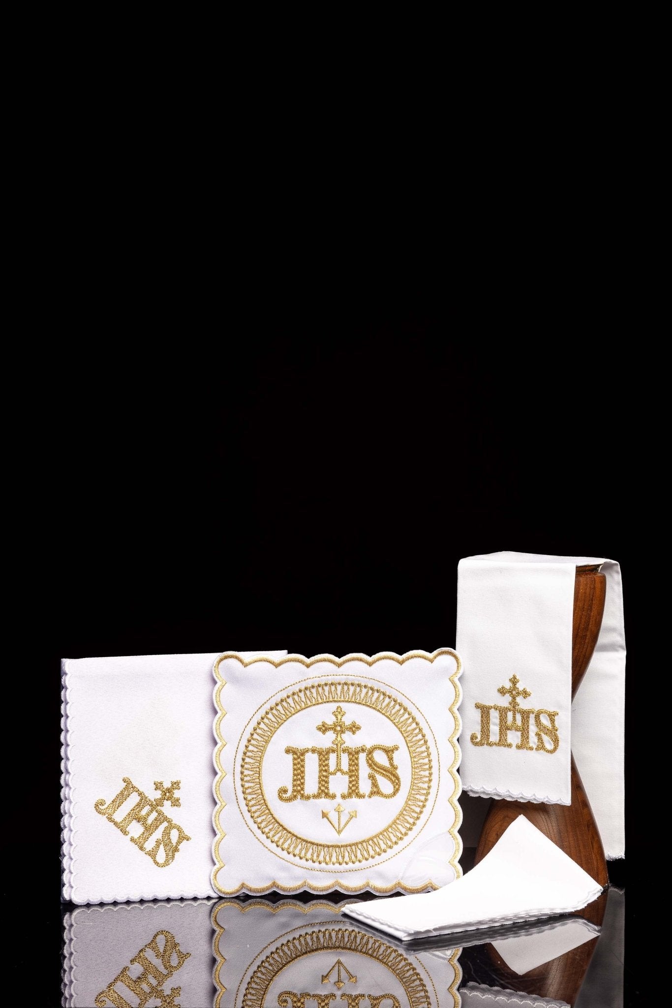 Linen Chalice Linens Embroidered with IHS KK/082 - CHASUBLES.COM