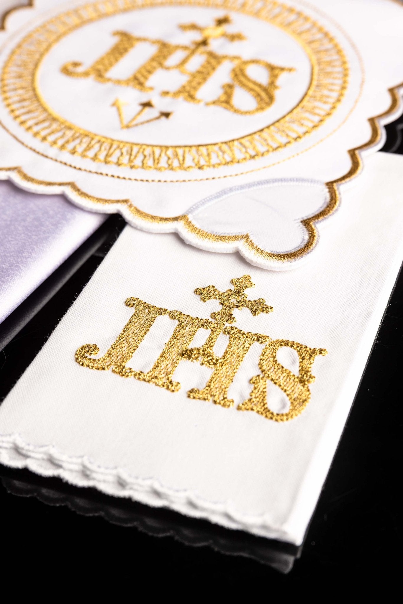 Linen Chalice Linens Embroidered with IHS KK/082 - CHASUBLES.COM