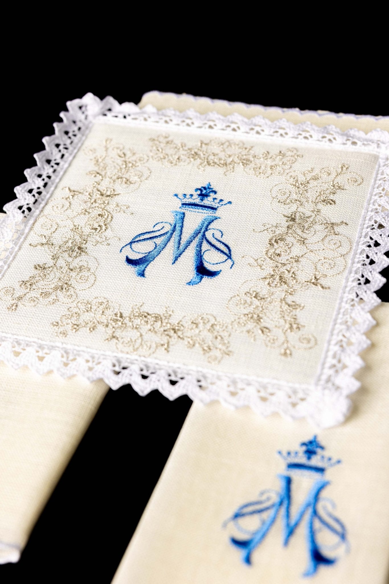 Linen Chalice Linens with Embroidered Mary Motif KKL/161 - CHASUBLES.COM