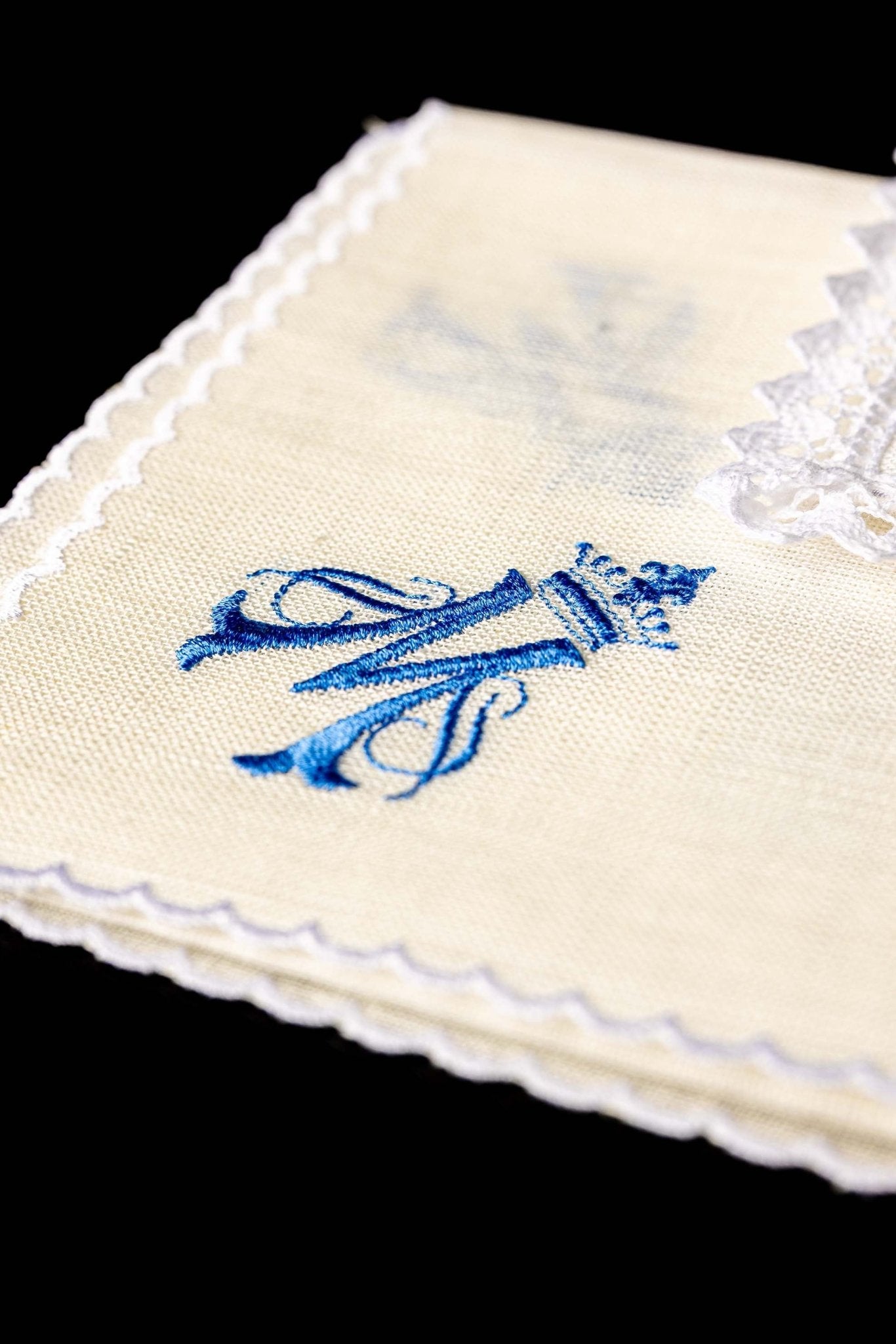 Linen Chalice Linens with Embroidered Mary Motif KKL/161 - CHASUBLES.COM