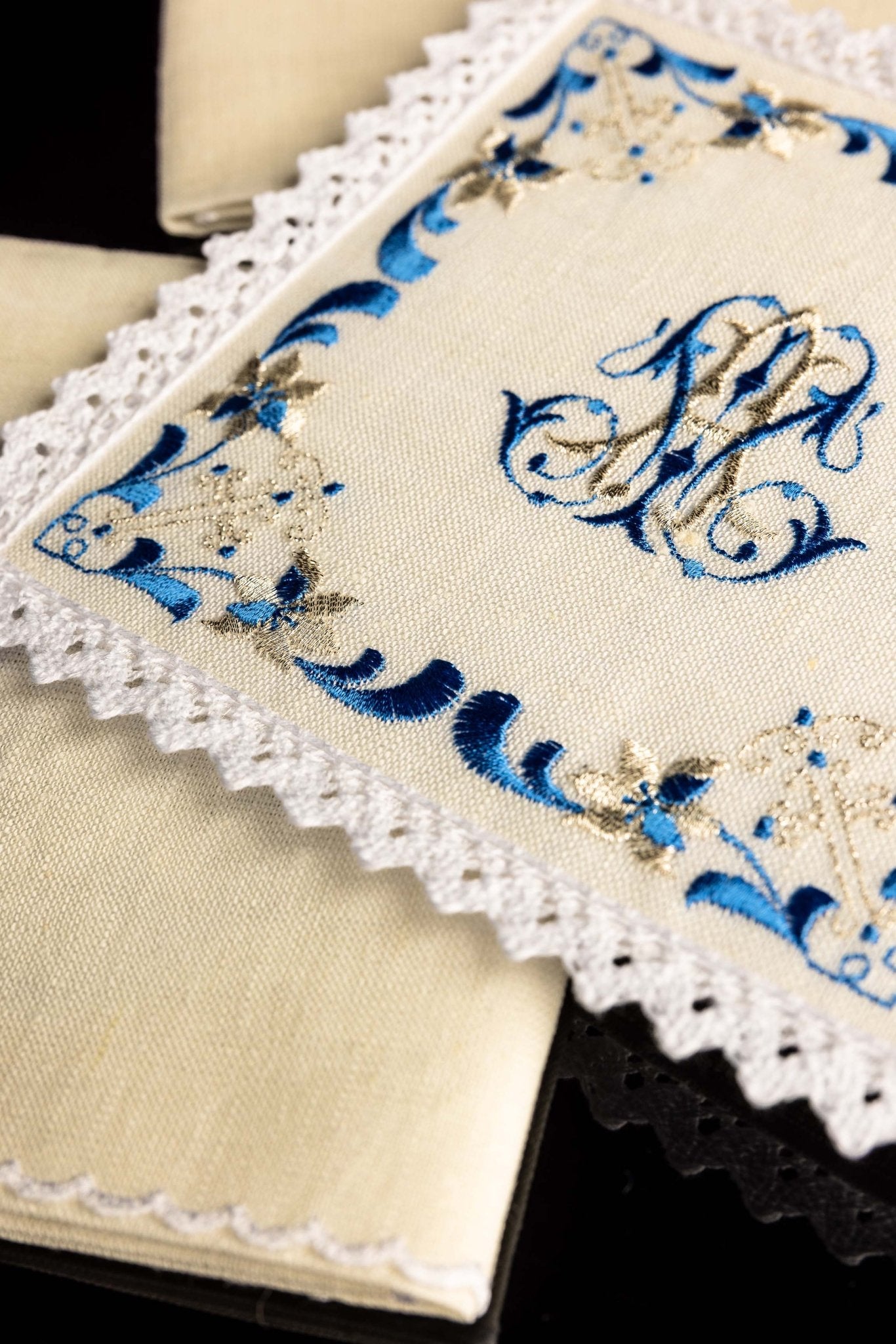 Linen Chalice Linens with Gold Mary Embroidery KKL/092 - CHASUBLES.COM