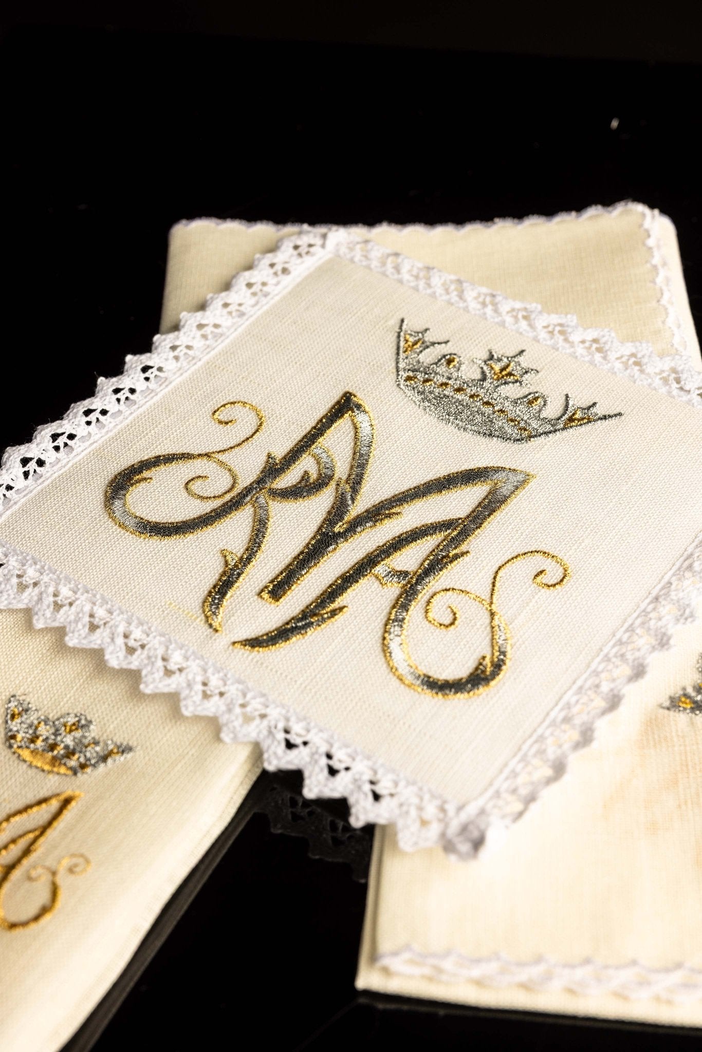 Linen Chalice Linens with Mary Motif KKL/003/C2 - CHASUBLES.COM