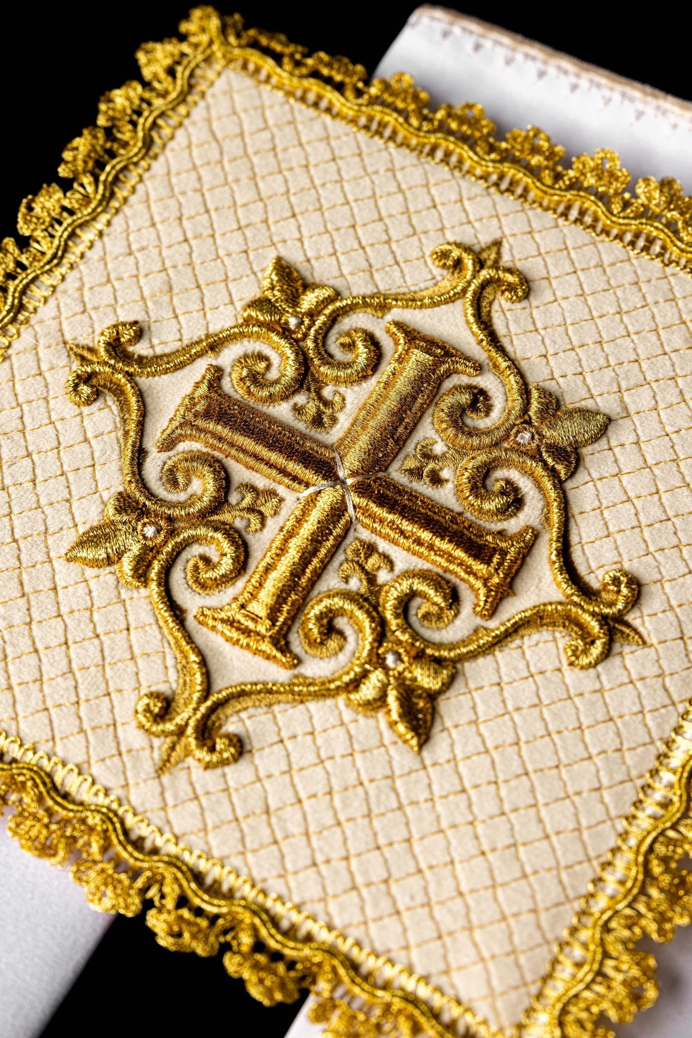 Linen chalice set with Cross velvet ecru LE/5029/C4 - CHASUBLES.COM