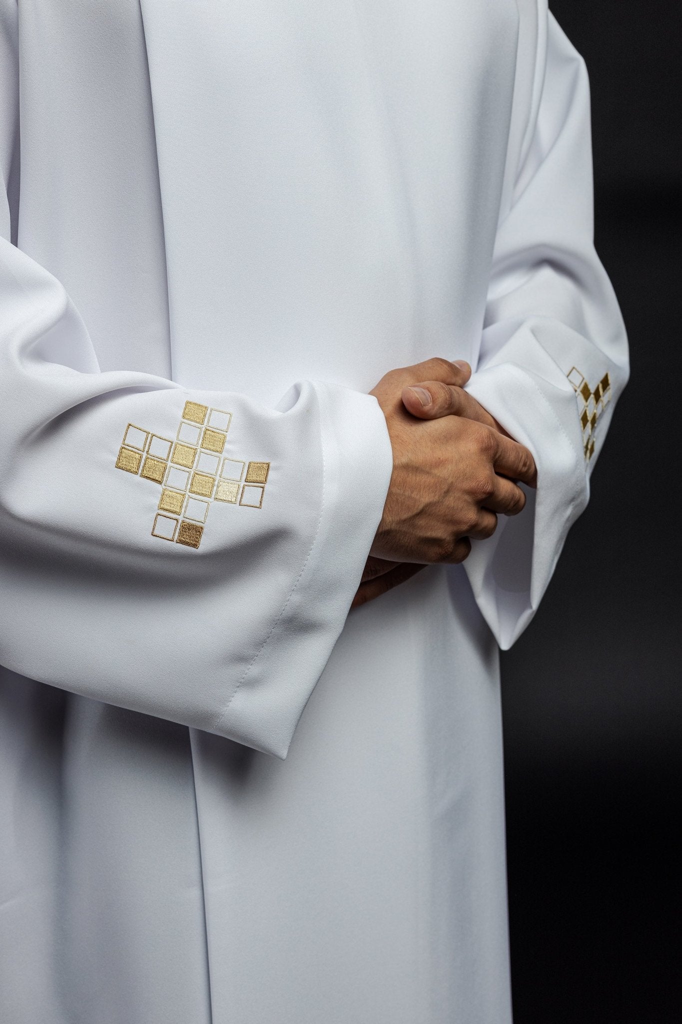 Liturgical alb with mosaic cross embroidery S - 6051 - 04 145cm/176cm - HAFTINAUSA.COM