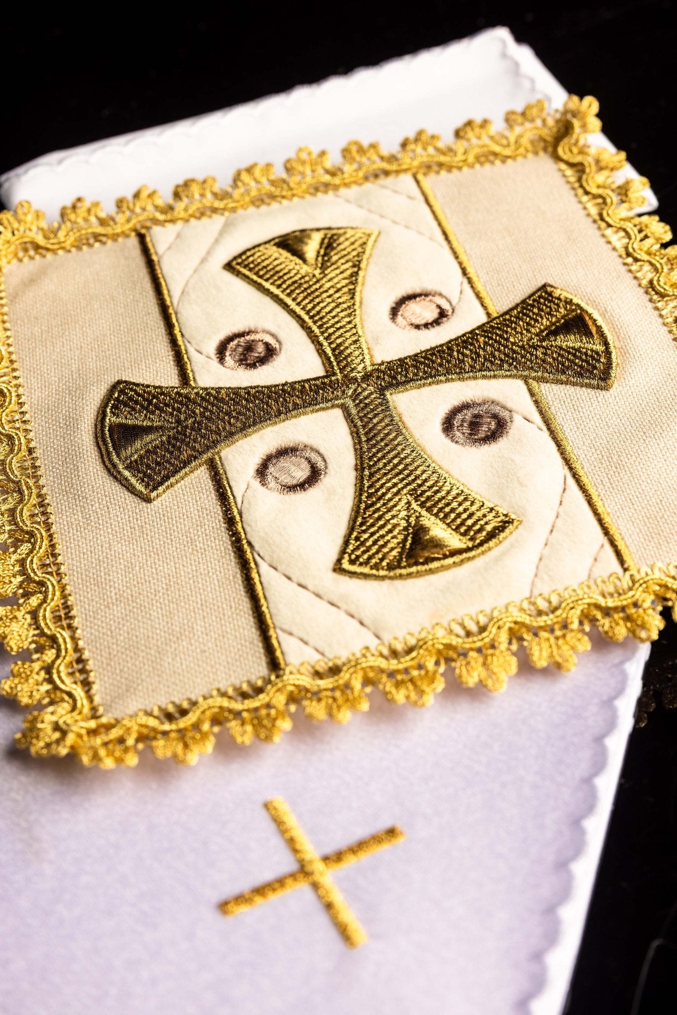 Liturgical chalice linens ecru embroidered on velvet S-5568/05 - CHASUBLES.COM