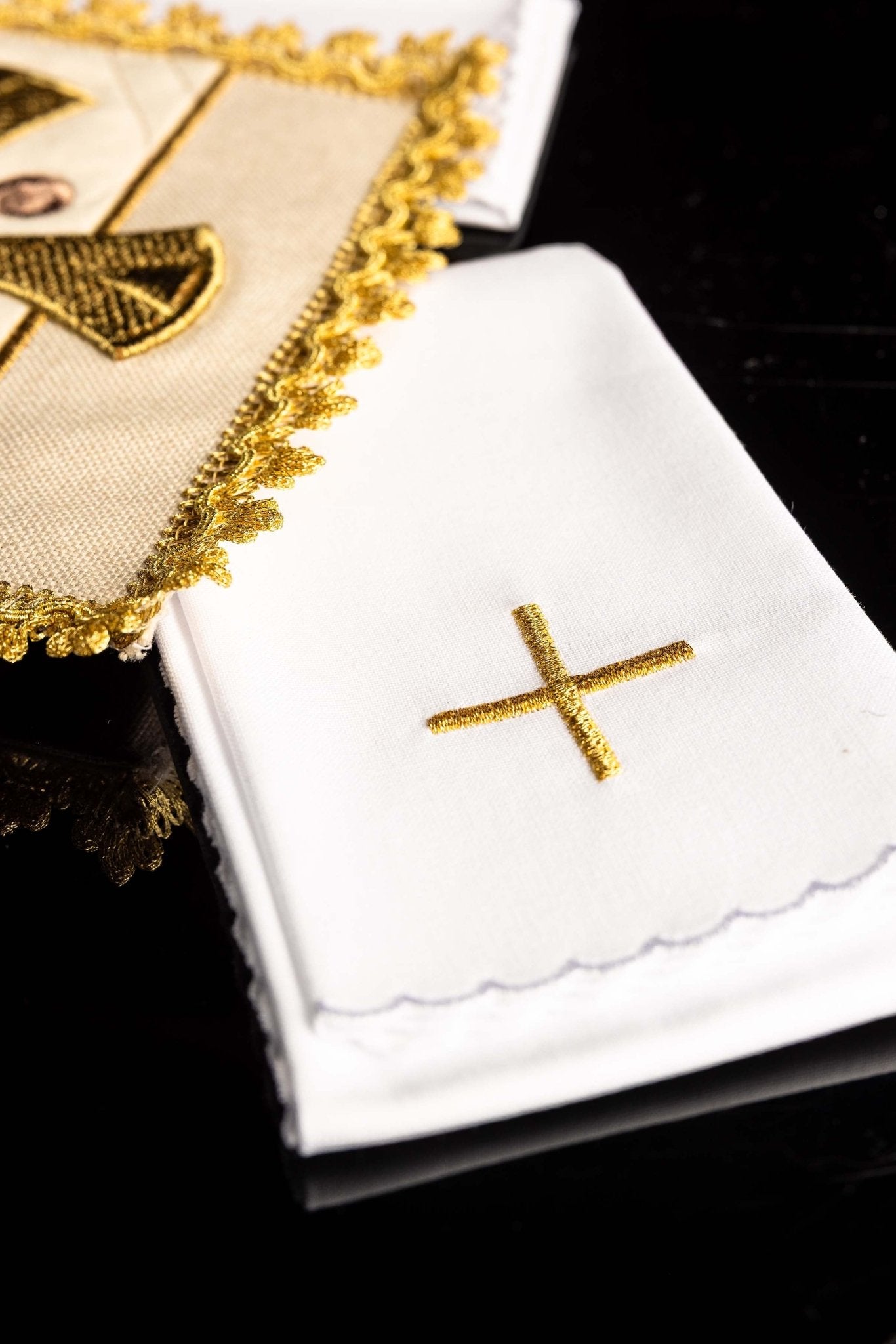 Liturgical chalice linens ecru embroidered on velvet S-5568/05 - CHASUBLES.COM