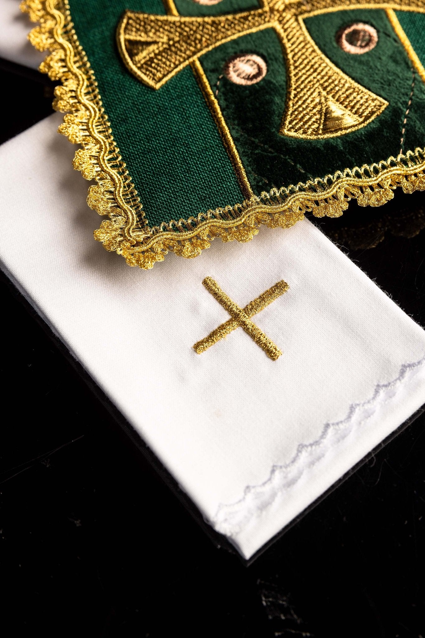 Liturgical chalice linens green embroidered on velvet S-5568/01 - CHASUBLES.COM