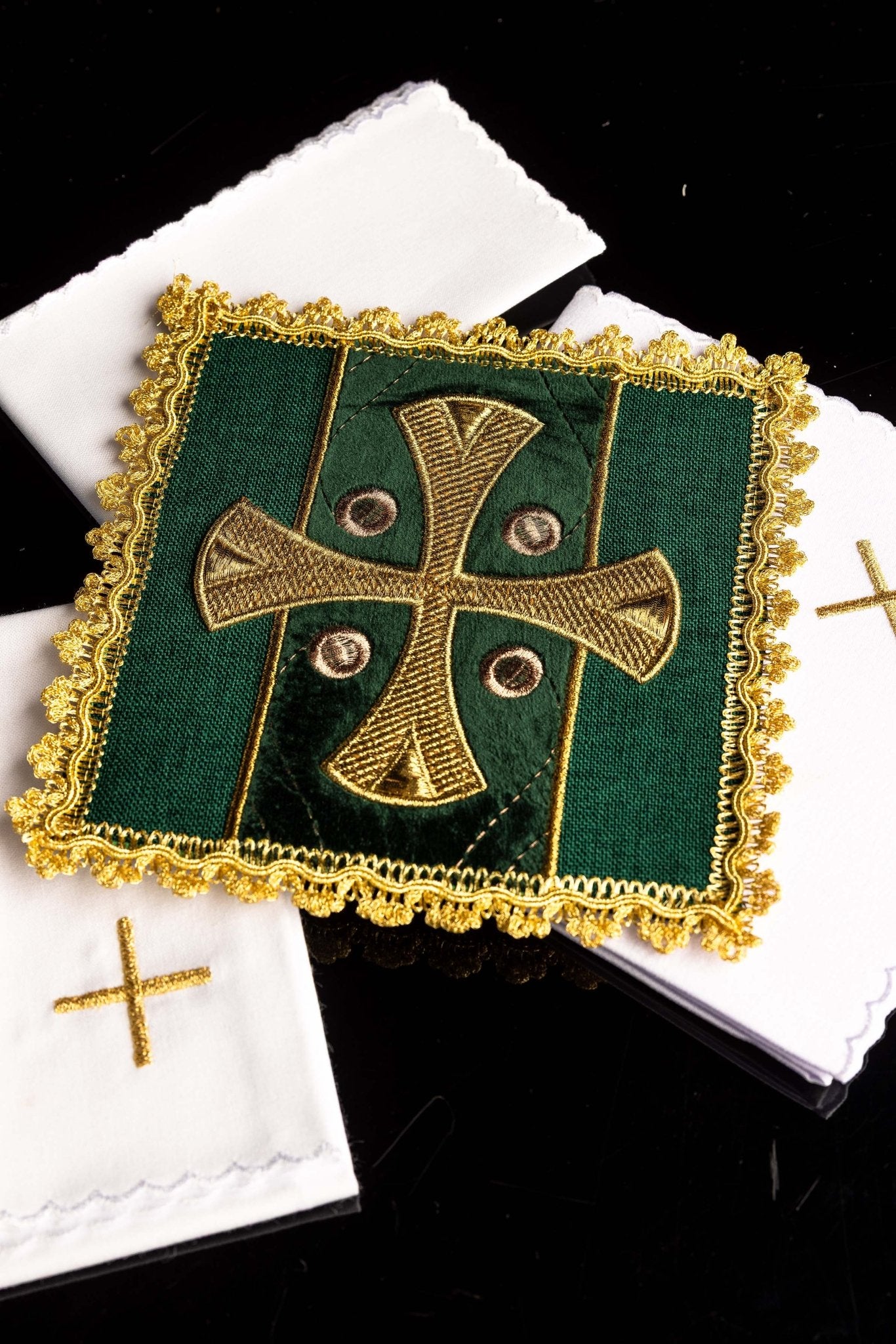 Liturgical chalice linens green embroidered on velvet S-5568/01 - CHASUBLES.COM