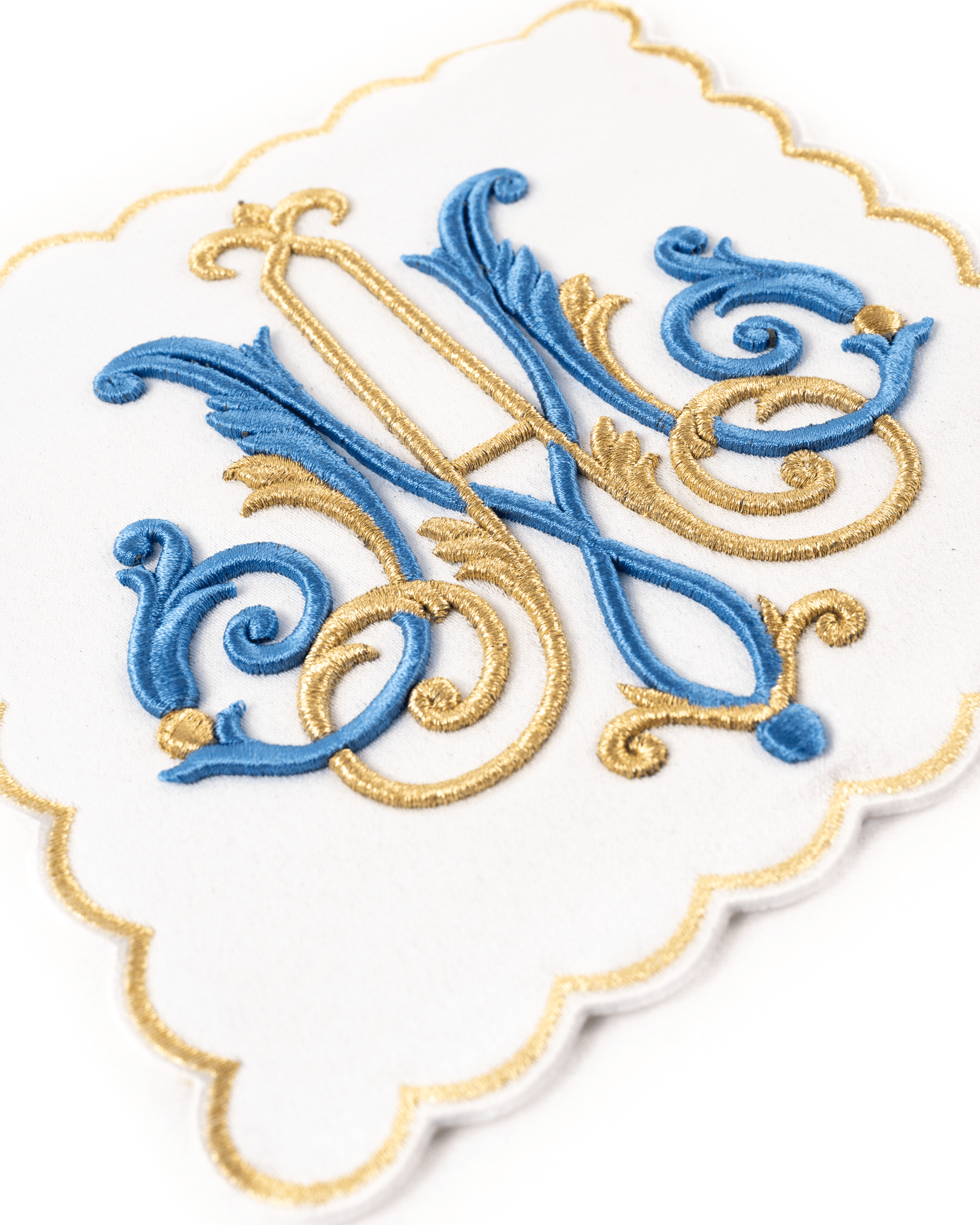 Liturgical chalice linens set with embroidered Marian motif KDT/5043/04 BIAŁY - CHASUBLES.COM