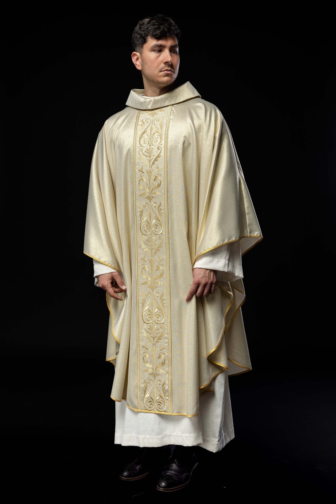 Liturgical chasuble with a decorated gold embroidered belt KOR/008/10/37 ZŁOTO - HAFTINAUSA.COM